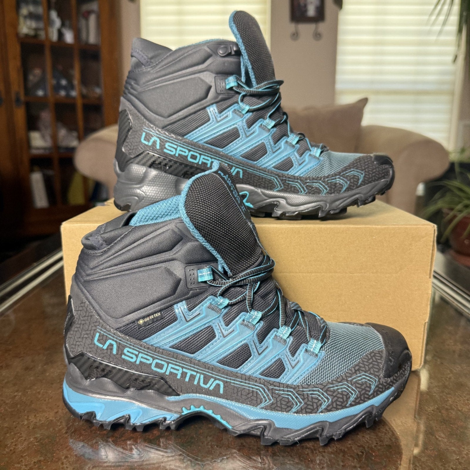 La Sportiva Ultra Raptor II Mid GTX Hiking Boots Women's Size 9 Black Blue Trail