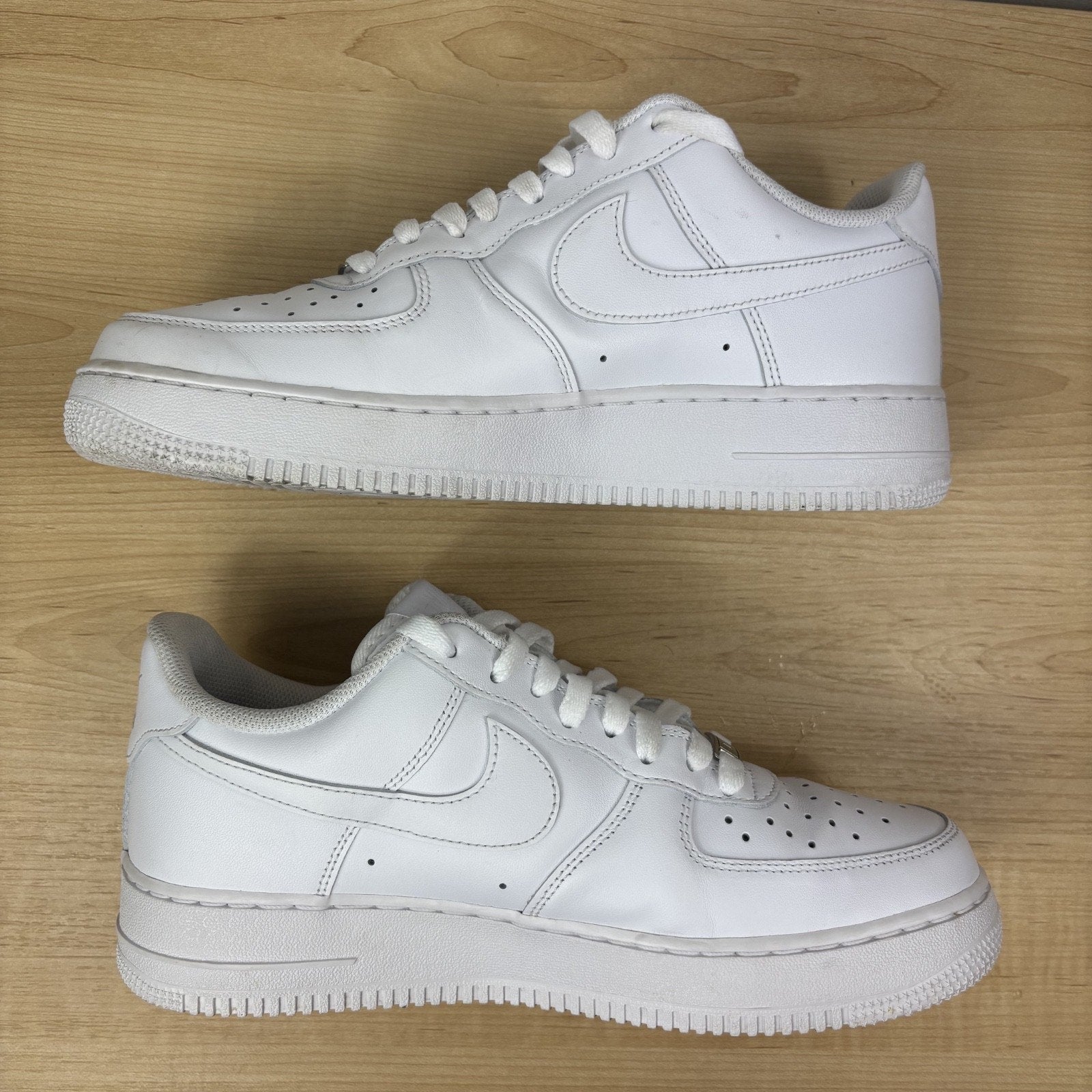 Nike Air Force 1 07 Low Mens Sz 9 Triple White Leather Lifestyle Casual Sneakers