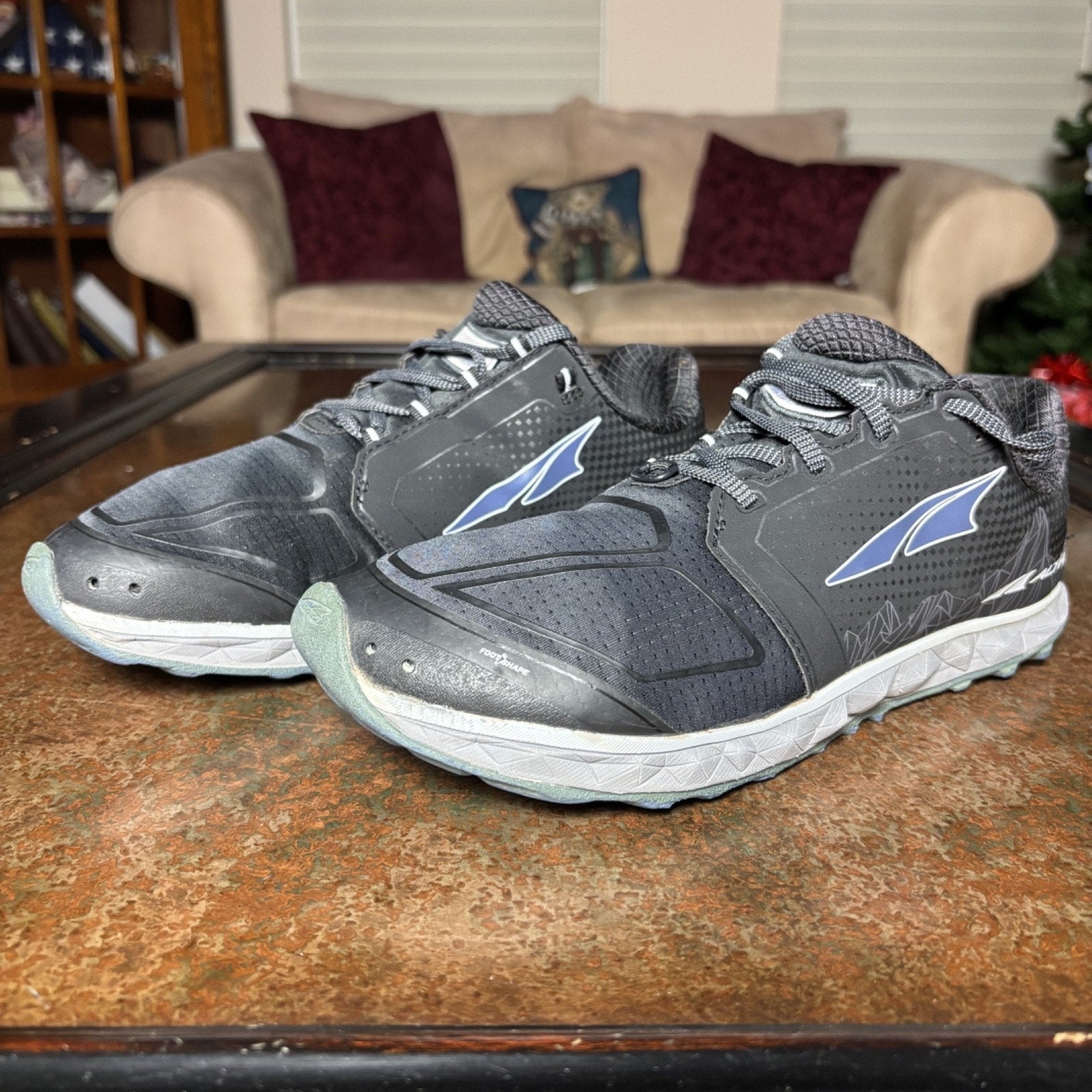 Altra Superior 4 Shoes Womens Size 9 Black Trail Hiking Running Outdoor Sneakers