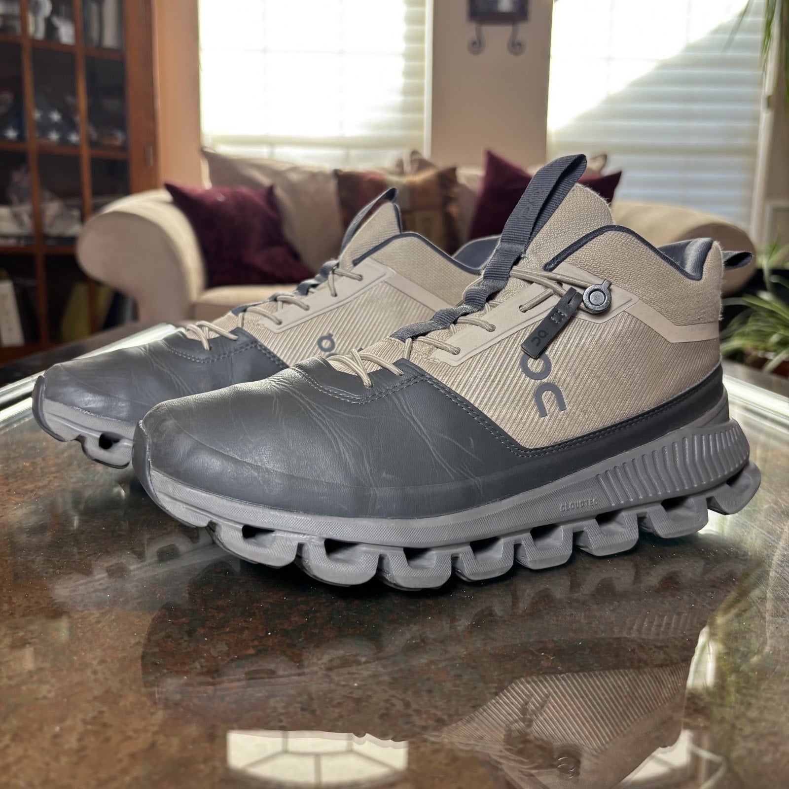 On Cloud Hi Hiking Boots Women's Size 9 Brown Black Trail Running Athletic Shoes