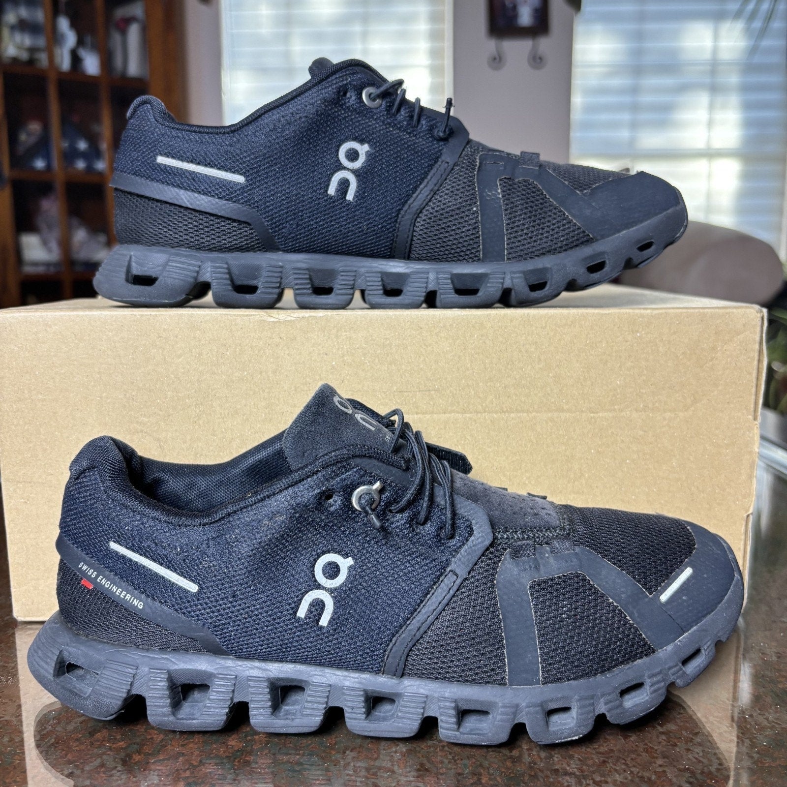 On Cloud 5 Shoes Women's Size 8 Black Road Running Athletic Comfort Gym Sneakers