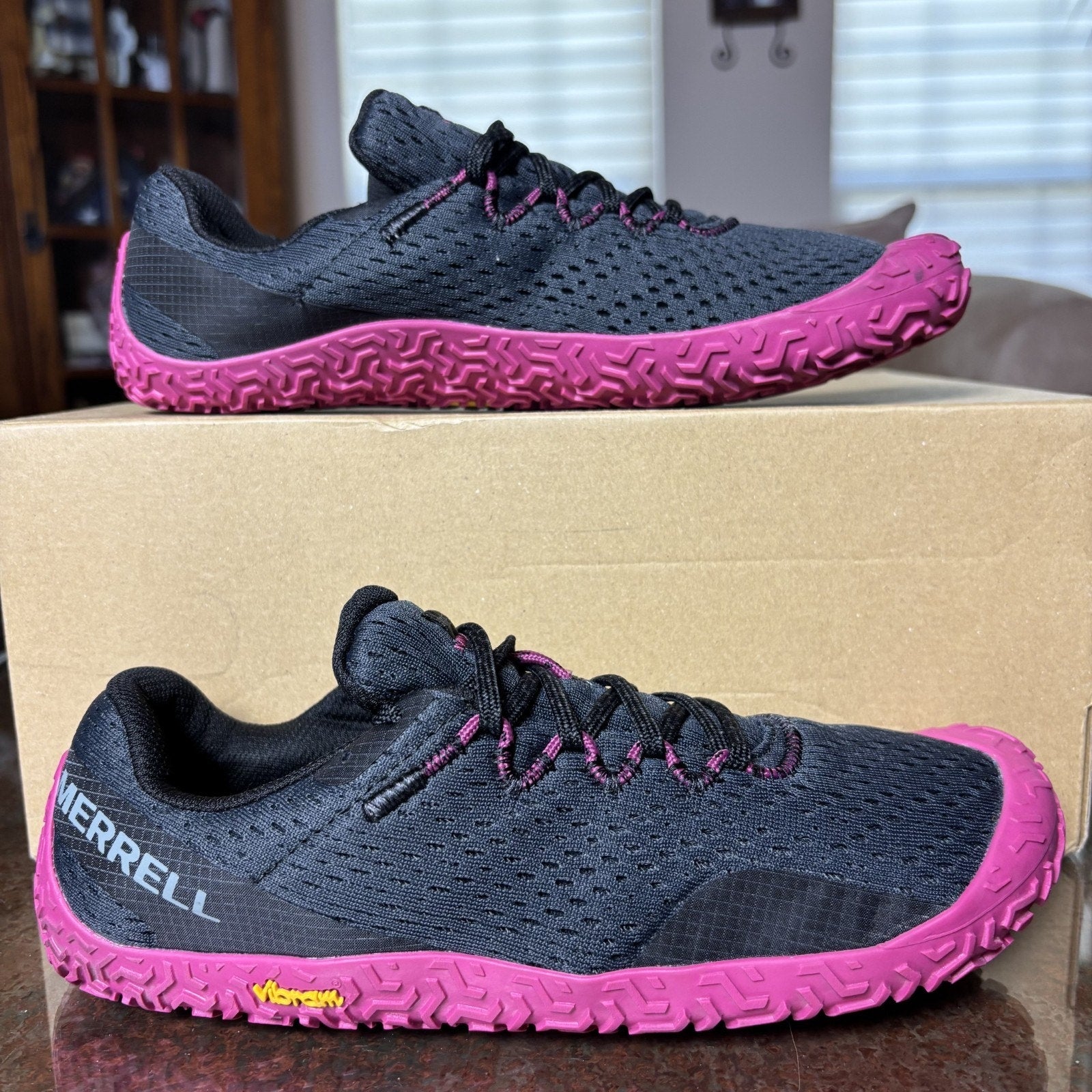 Merrell Vapor Glove 6 Women's 8 Black Minimalist Barefoot Athletic Trail Sneaker
