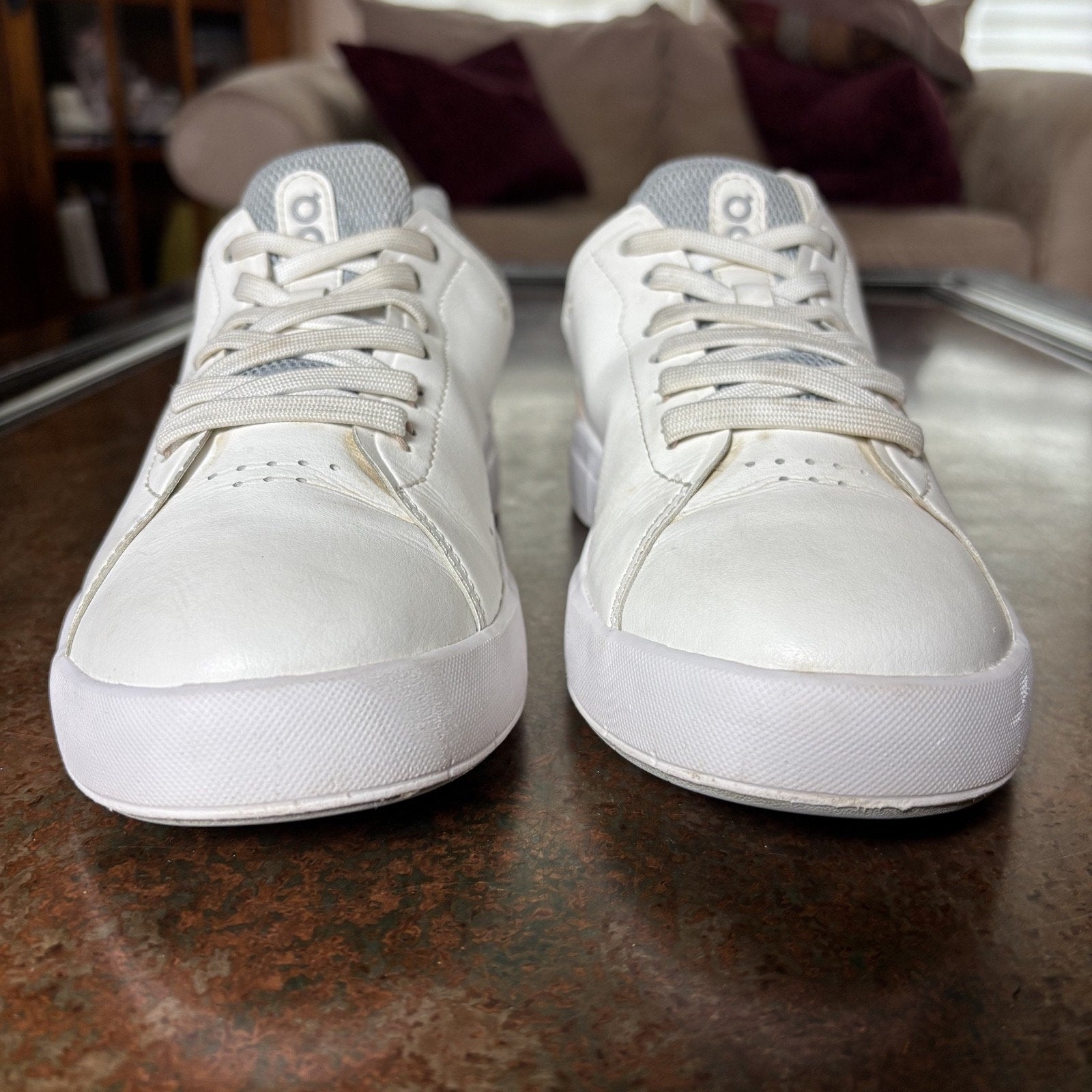 On The Roger Advantage Tennis Shoes Womens Size 8 White Lifestyle Cloud Sneakers