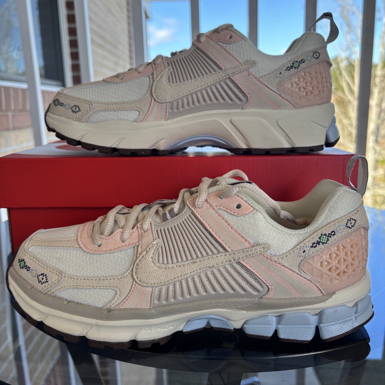 Nike Zoom Vomero 5 Soft Pearl Athletic Lifestyle Shoes Sneakers Womens Sizes NEW
