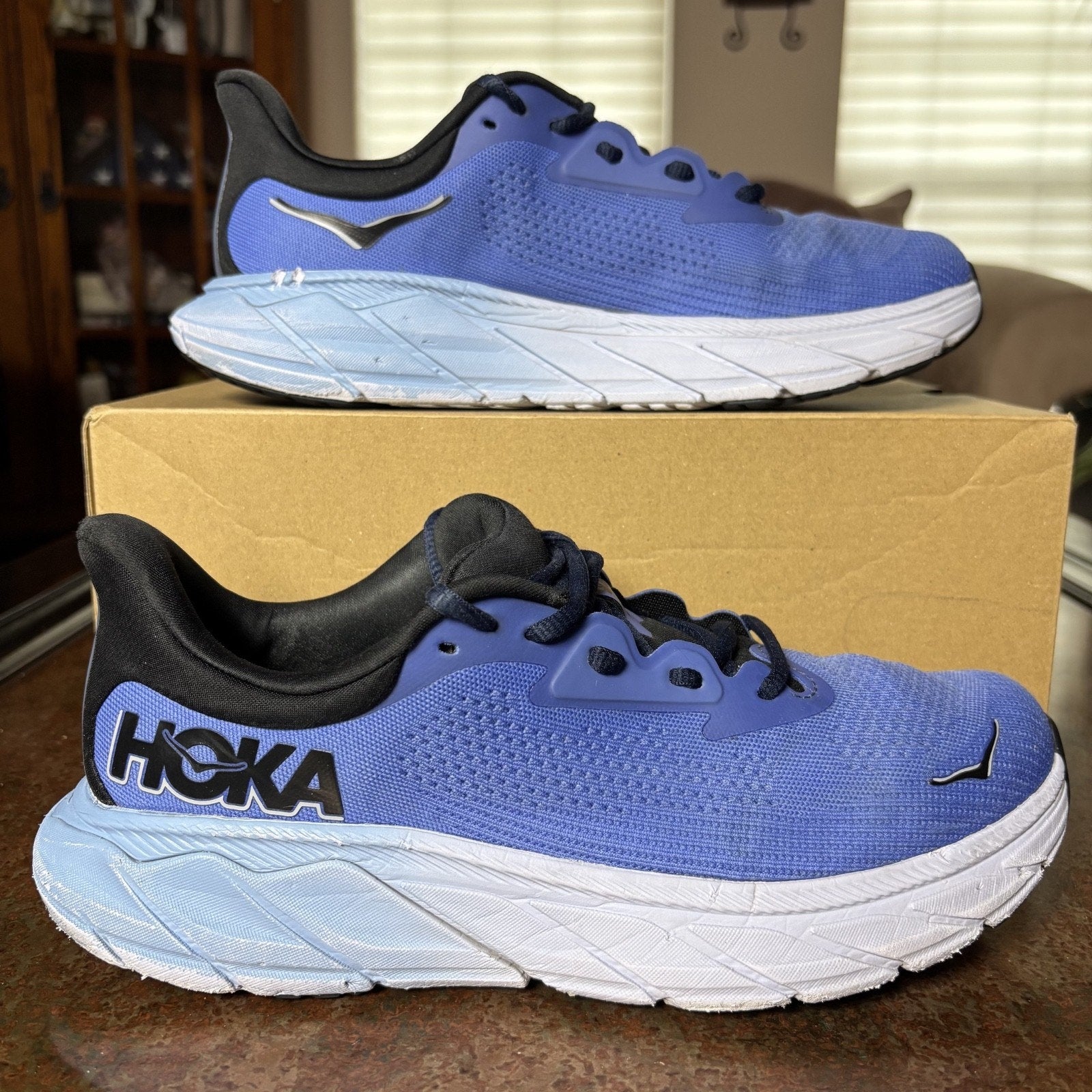 Hoka One One Arahi 7 Women's Size 9.5 Blue White Athletic Running Shoes Sneakers