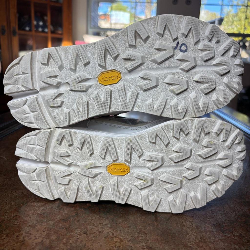 UGG Miwo Trainer Low Mono Shoes Women's 8 White Grey Insulated Outdoor Sneakers