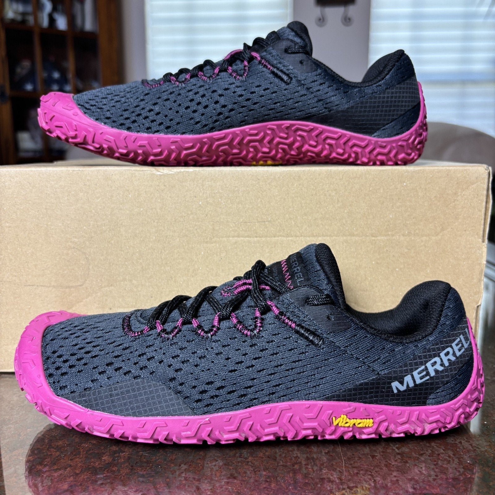Merrell Vapor Glove 6 Women's 8 Black Minimalist Barefoot Athletic Trail Sneaker