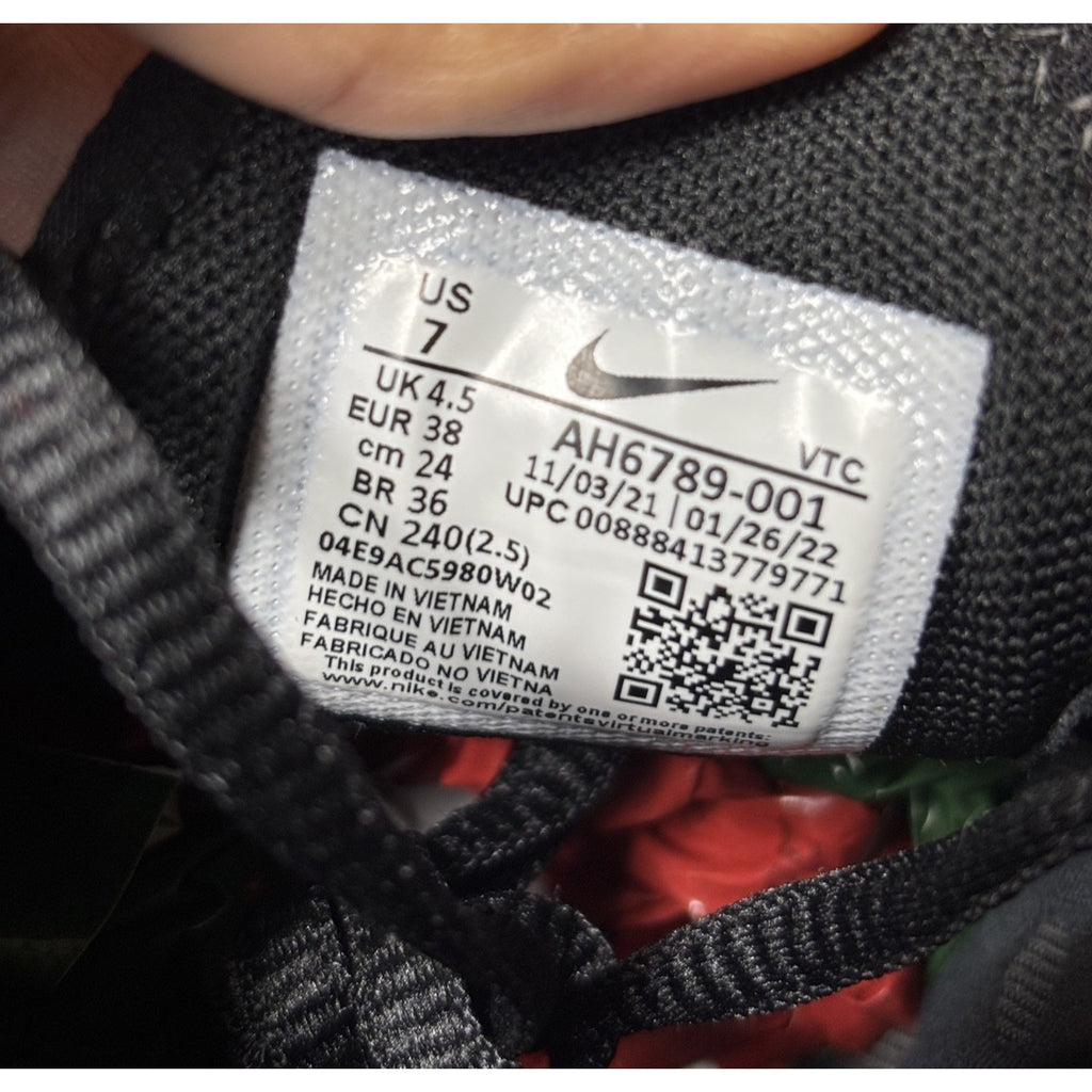 Nike Air Max 270 Shoes Womens Size 7 Black White Athletic Lifestyle Sneakers NEW