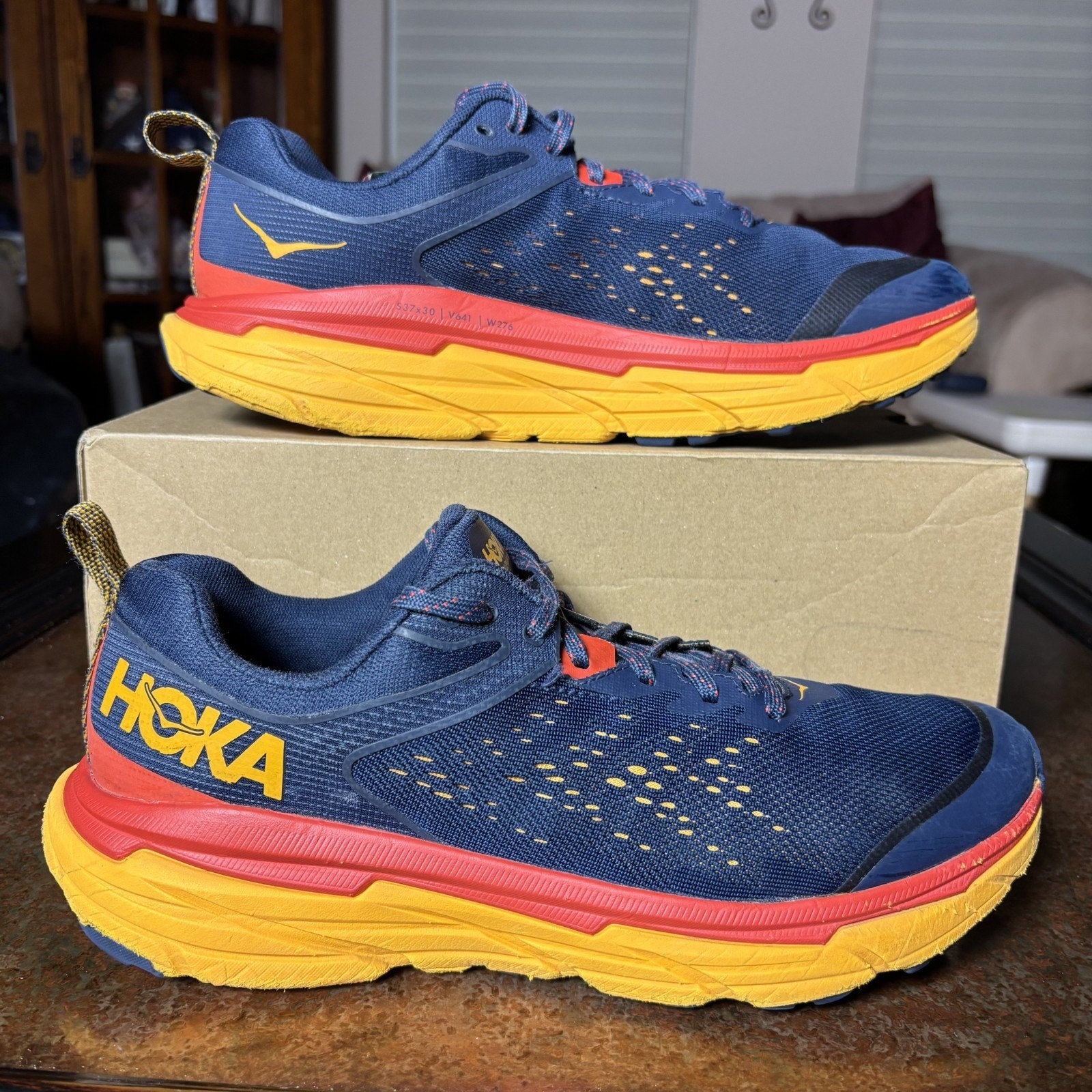 Hoka One One Challenger ATR 6 Shoes Mens Size 9.5 Blue Red Trail Running Sneaker