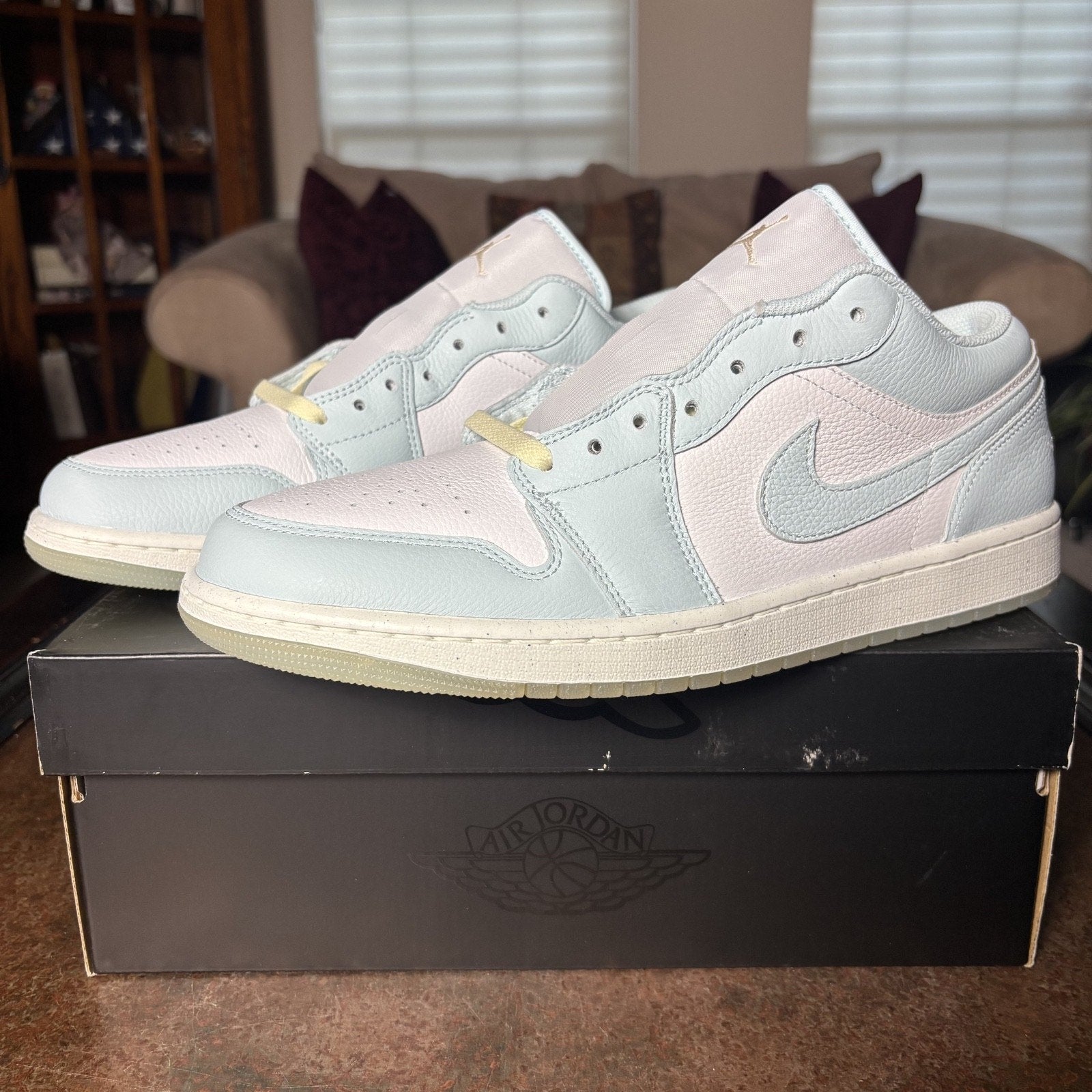 Nike Air Jordan 1 Low SE Sneakers Mens Size 12 Glacier Blue White Athletic Shoes