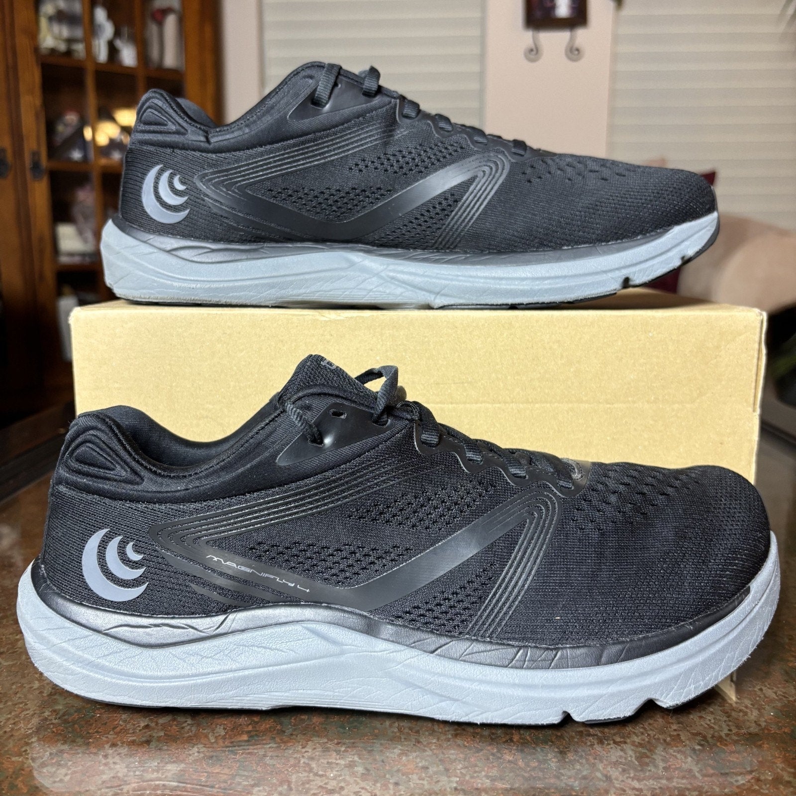 Topo Athletic Magnifly 4 Shoes Men's 10.5 Black Road Running Zero Drop Sneakers