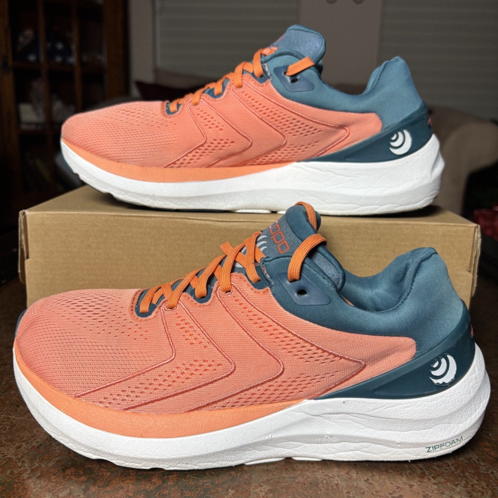 Topo Athletic Phantom 2 Shoes Women's Size 10 Pink Road Running Jogging Sneakers