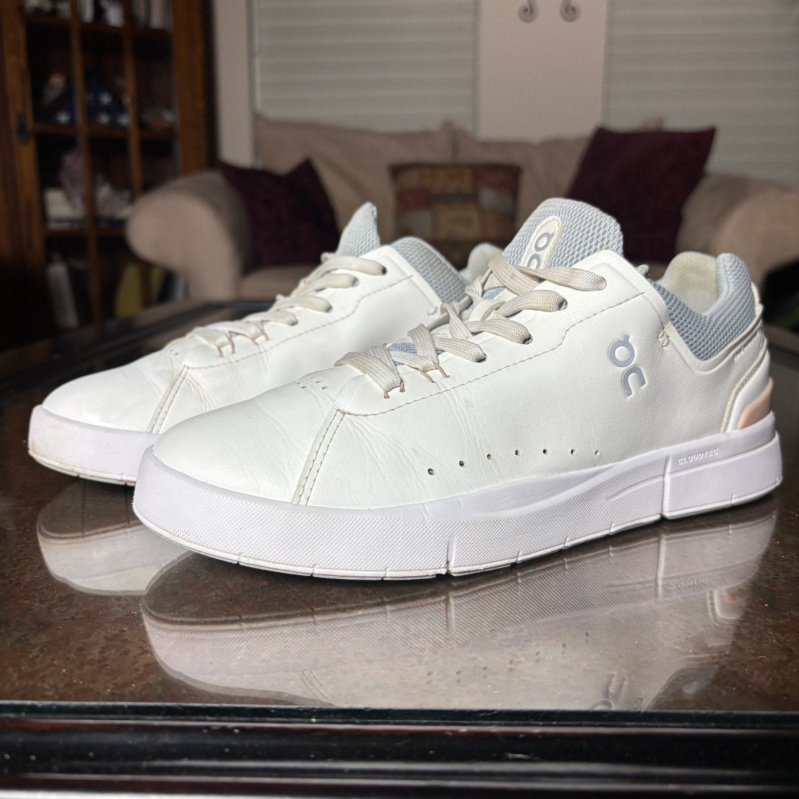 On The Roger Advantage Shoes Womens 8 White Tennis Pickleball Court gym Sneakers
