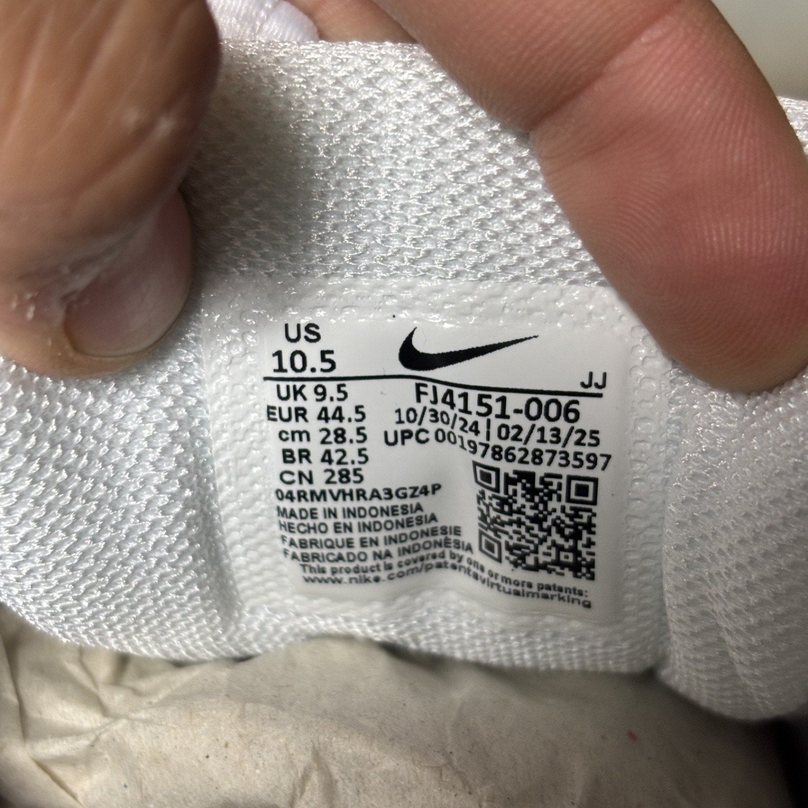 Nike Zoom Vomero 5 Shoes Mens 10.5 White Metallic Silver Beige Athletic Sneakers