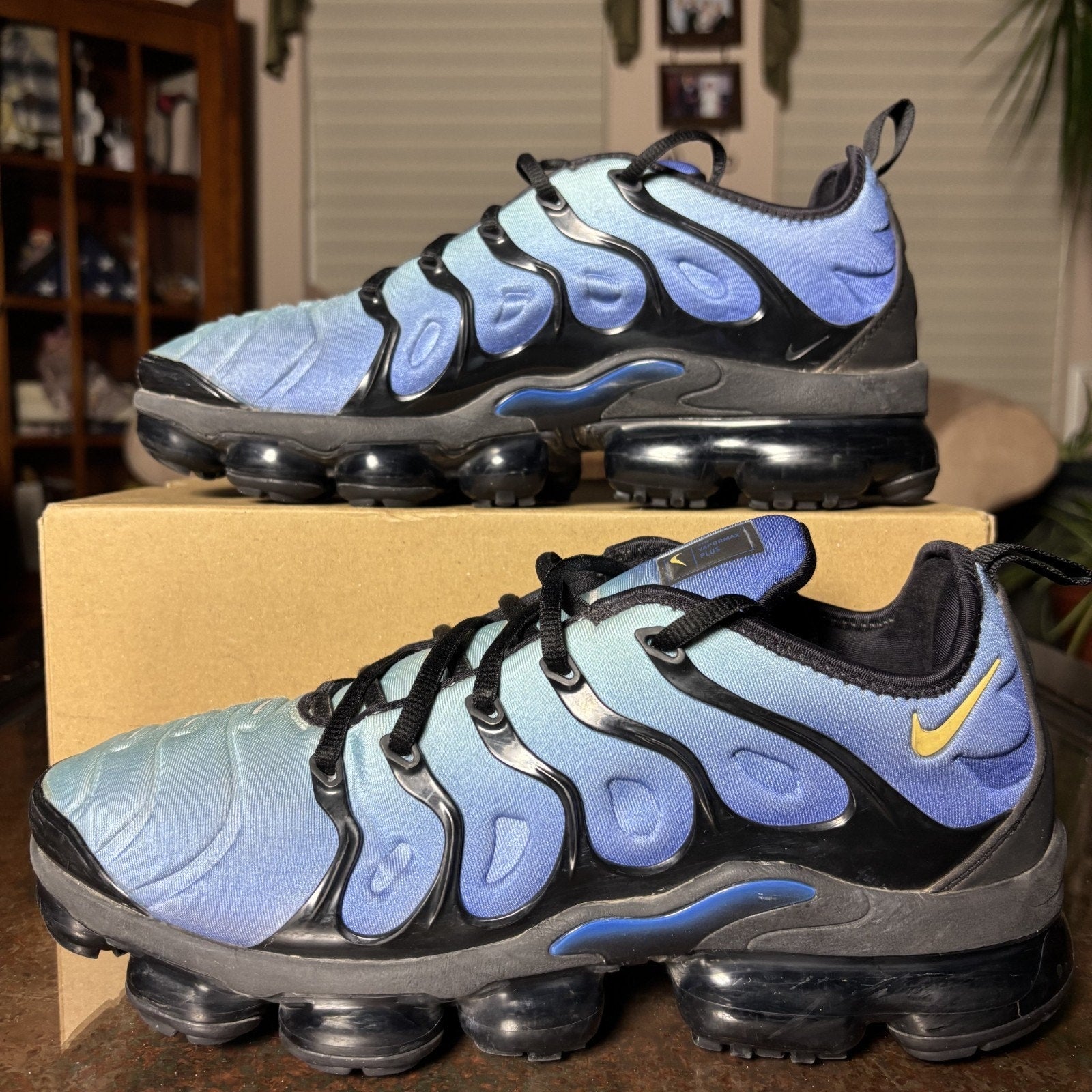 Nike Air Vapormax Plus Shoes Mens 10.5 Blue Black Athletic Gym Lifestyle Sneaker