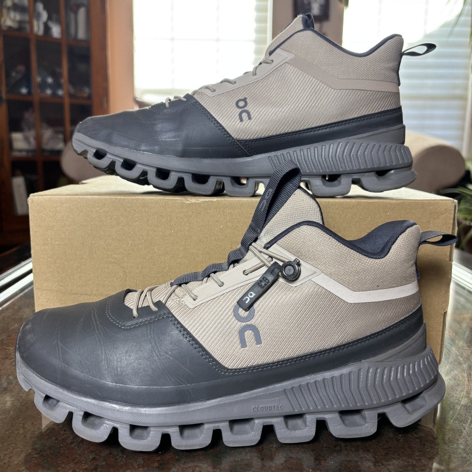 On Cloud Hi Hiking Boots Women's Size 9 Brown Black Trail Running Athletic Shoes
