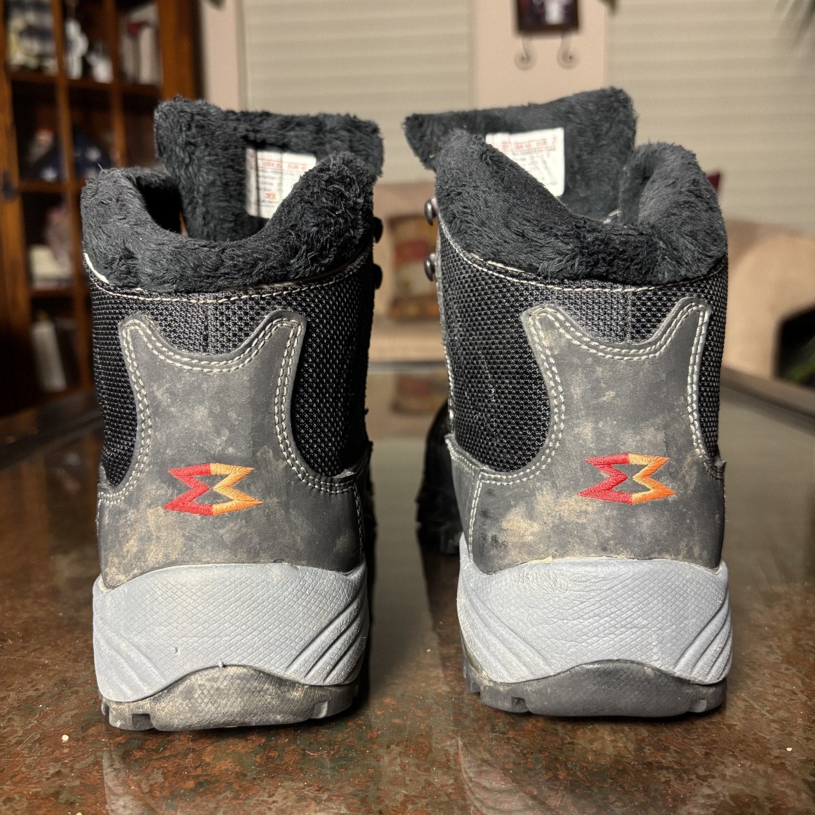 Garmont Momentum Snow Mid GTX Hiking Boots Womens 8.5 Black Insulated Waterproof