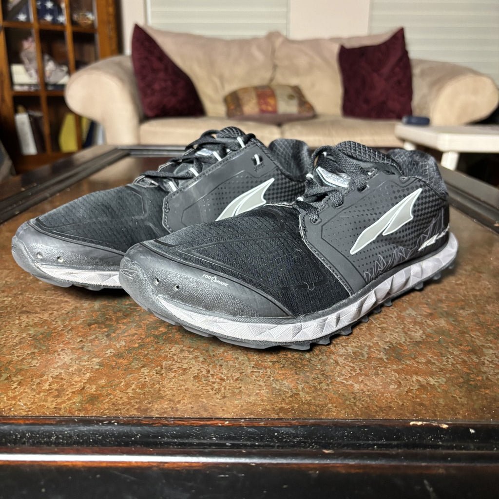 Altra Superior 4 Mens Size 10.5 Black Grey Trail Running Athletic Shoes Sneakers
