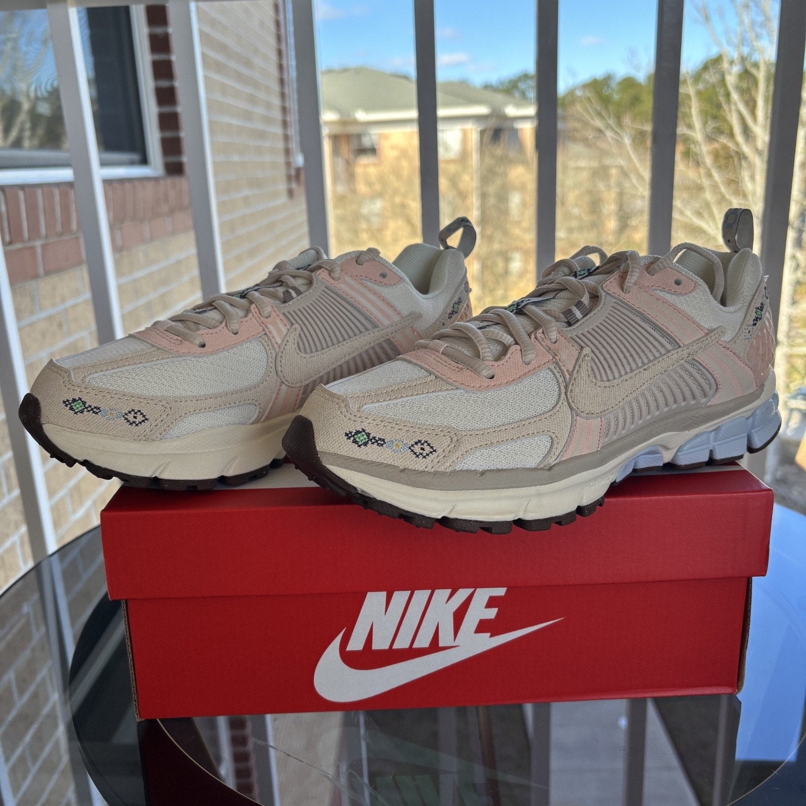 Nike Zoom Vomero 5 Soft Pearl Athletic Lifestyle Shoes Sneakers Womens Sizes NEW