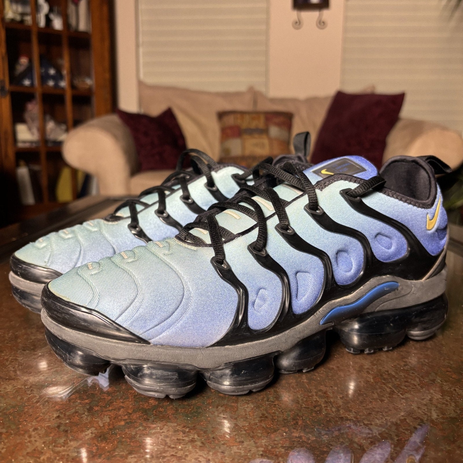 Nike Air Vapormax Plus Shoes Mens 10.5 Blue Black Athletic Gym Lifestyle Sneaker