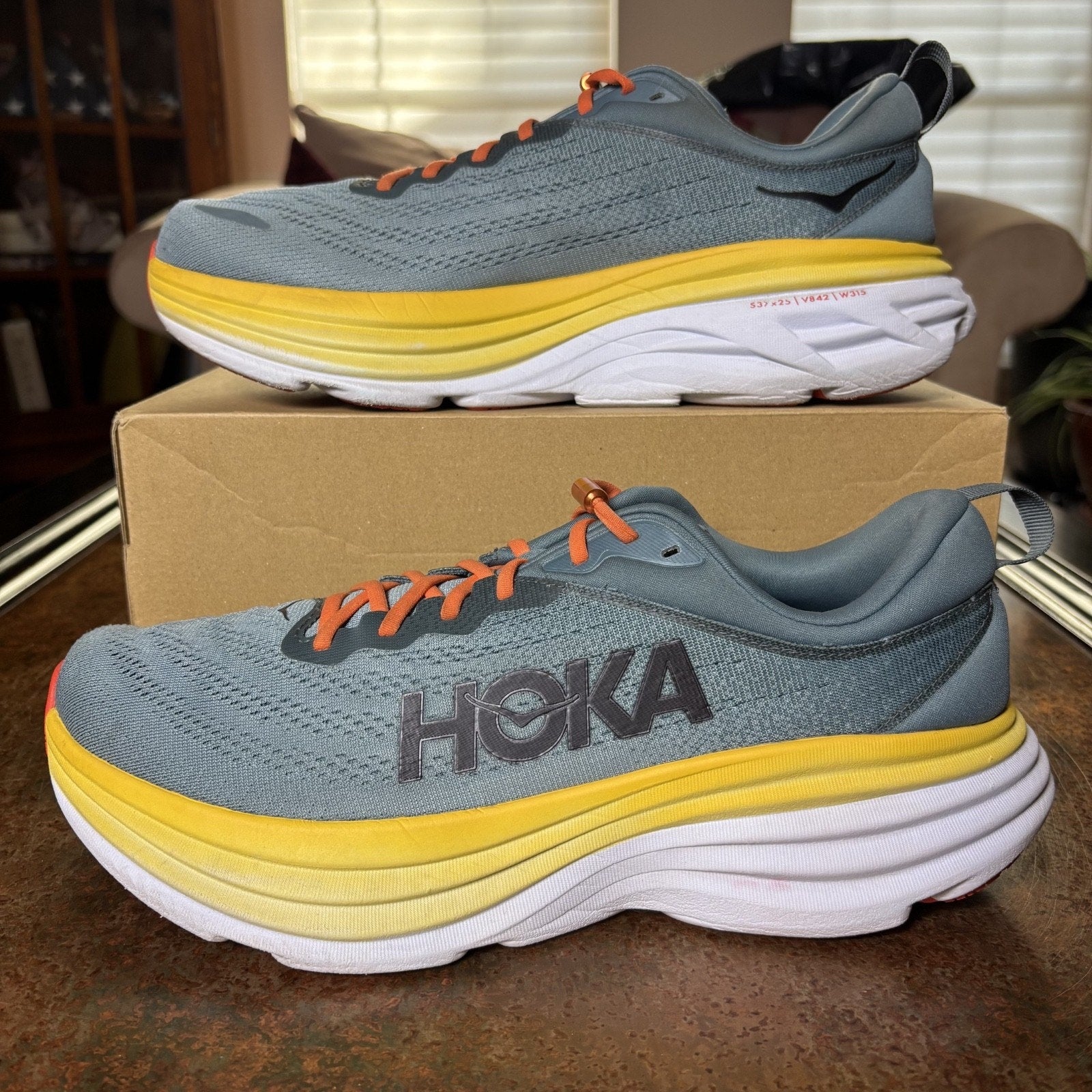 Hoka One One Bondi 8 Shoes Mens Size 11 Blue Yellow Road Running Comfort Sneaker