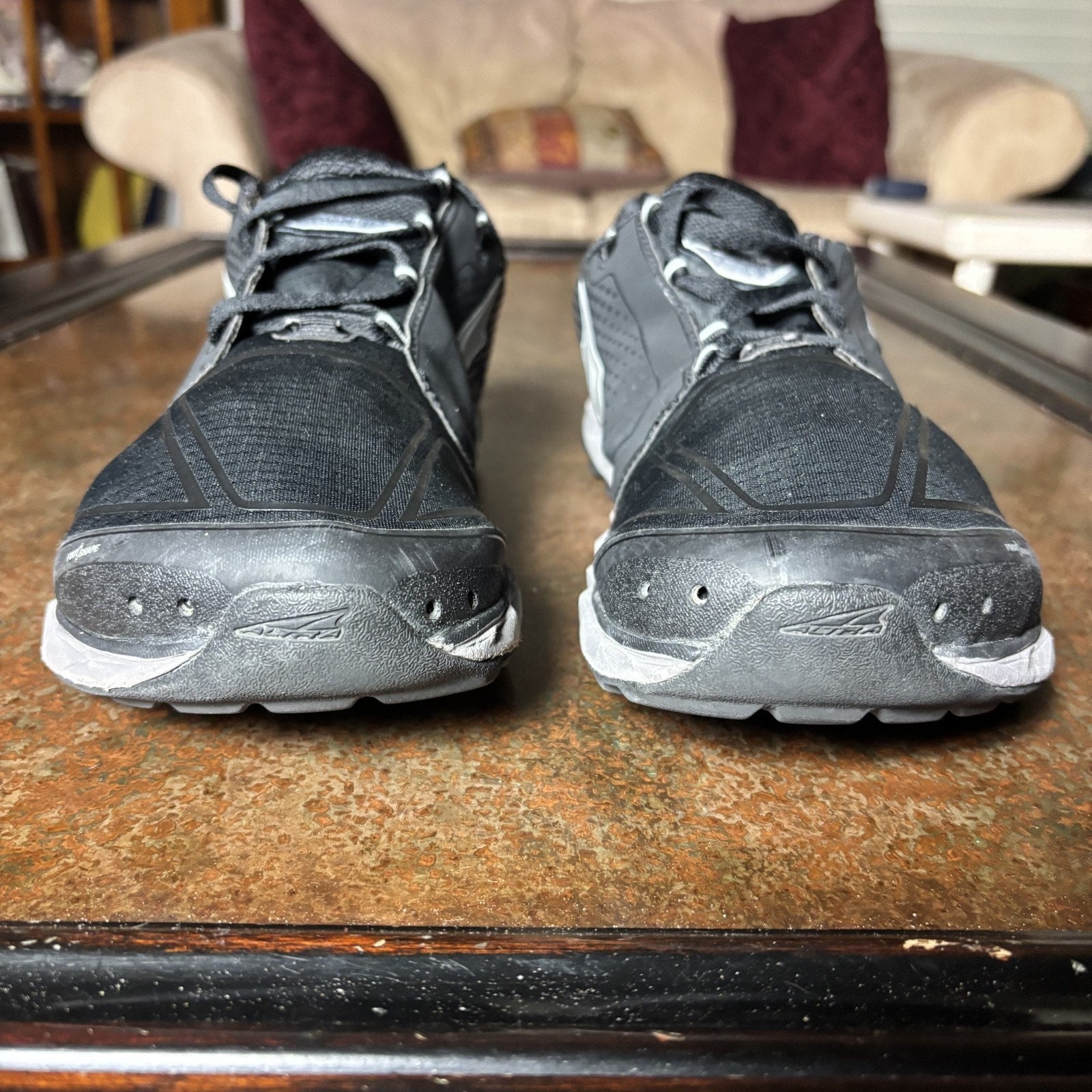 Altra Superior 4 Mens Size 10.5 Black Grey Trail Running Athletic Shoes Sneakers