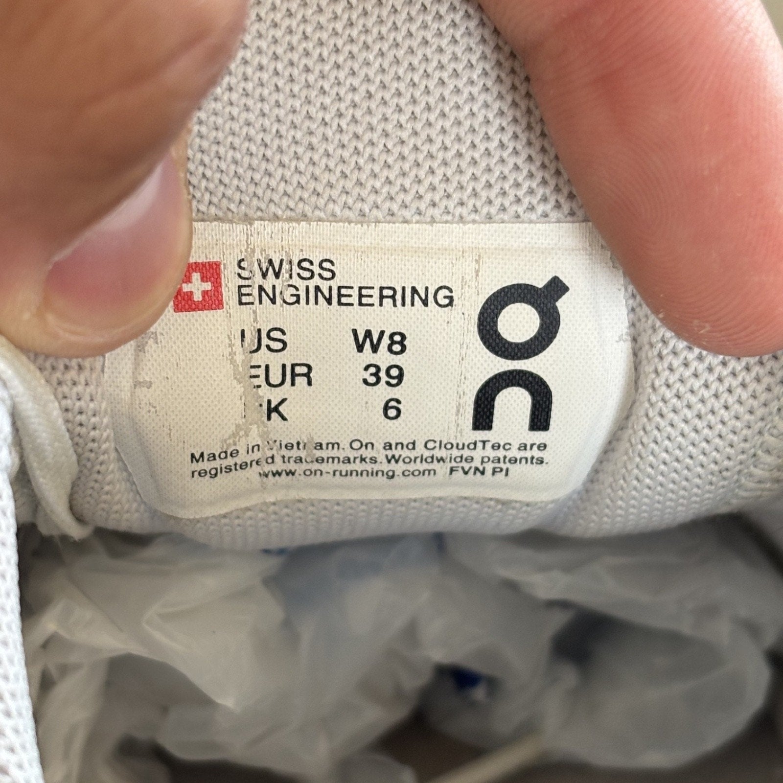 On Running Cloudswift Shoes Womens Sz 8 White Running Cmfort Athletic Sneakers