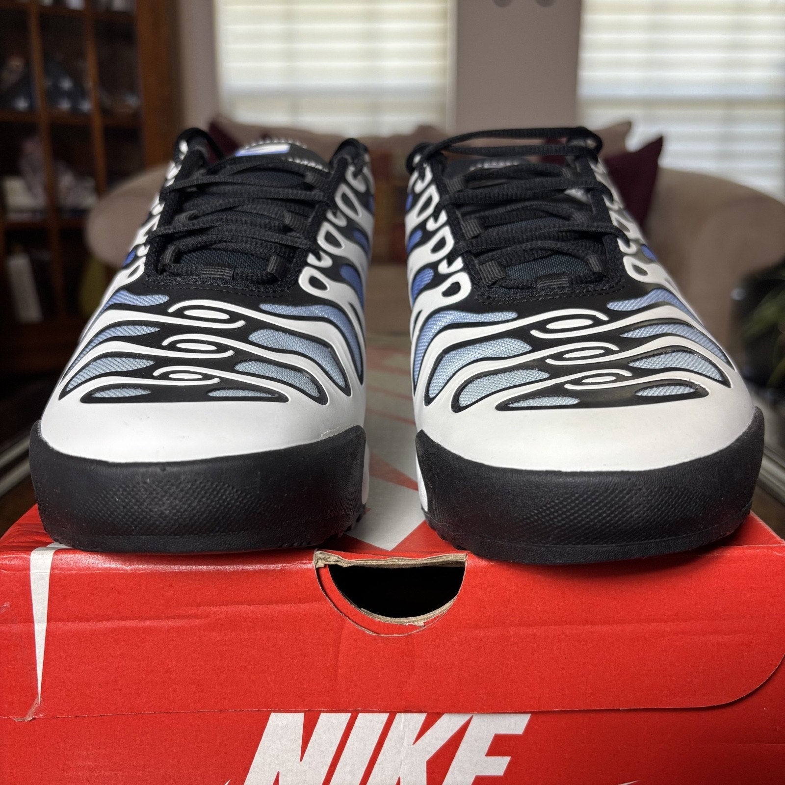 Nike Air Max Plus Drift Shoes Mens Size 10.5 White Blue Black Athletic Sneakers