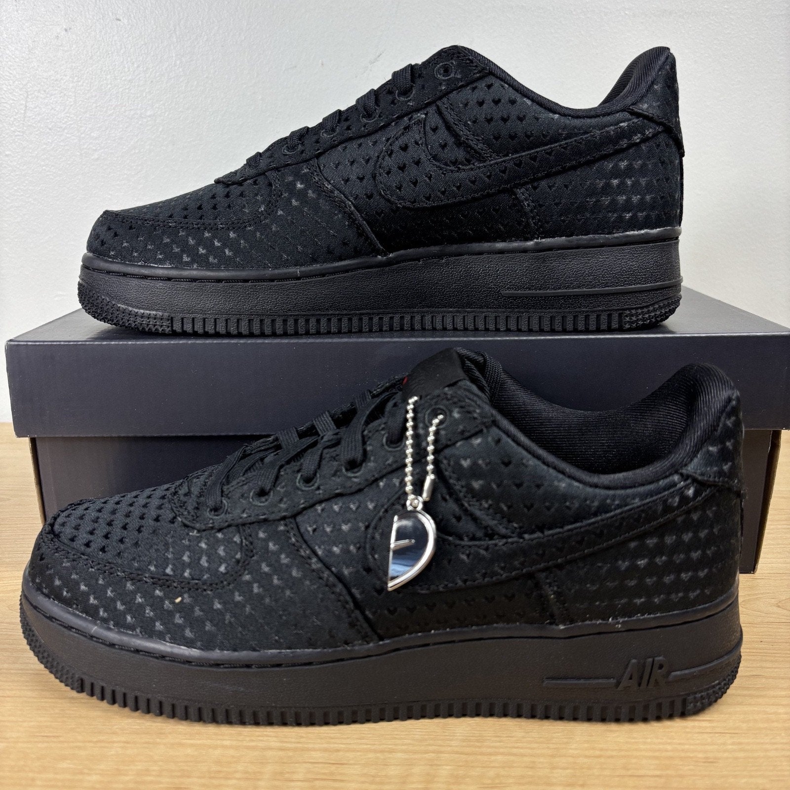 Nike Air Force 1 Low Valentine's Day Sneakers Women's Size 8.5 Black Lifestyle