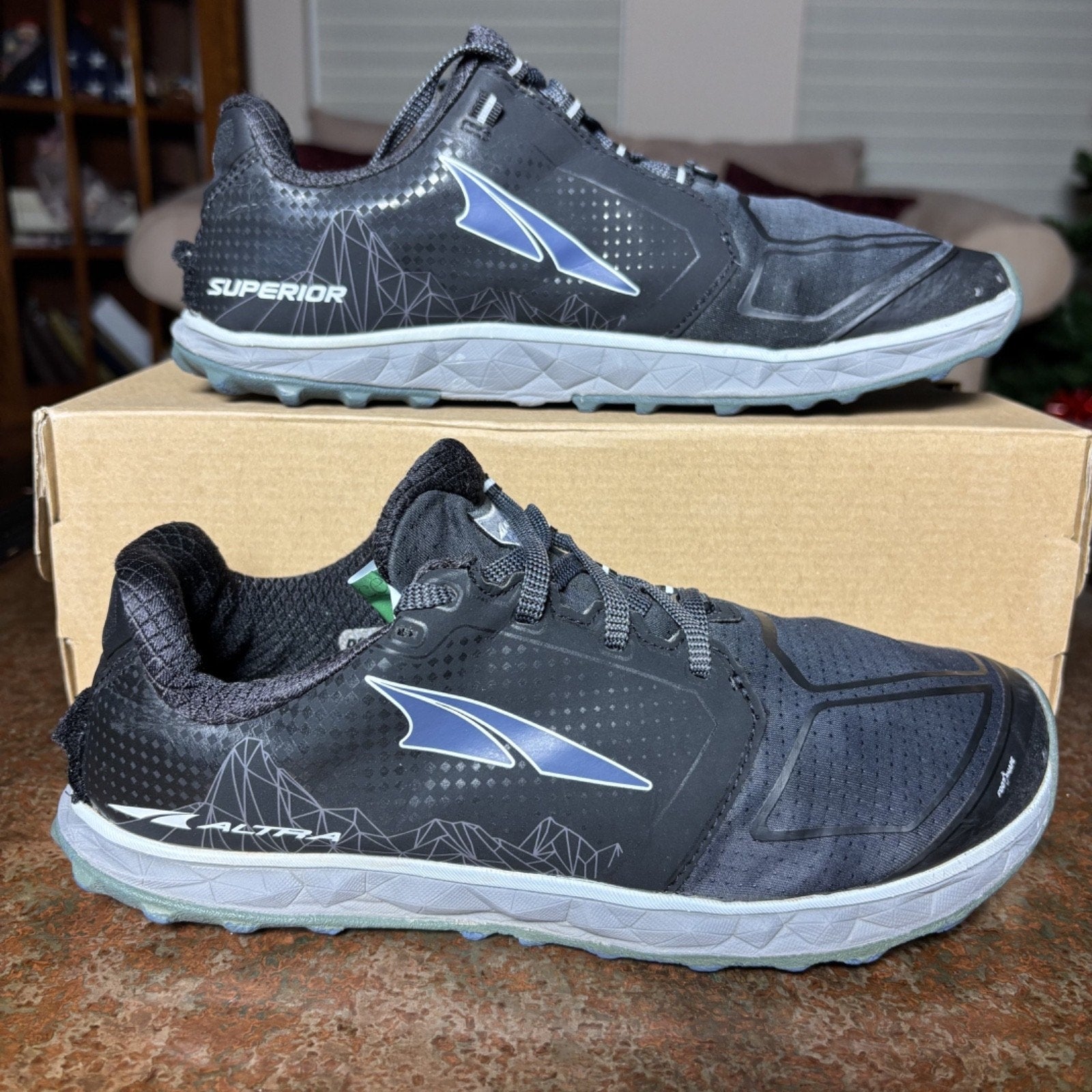 Altra Superior 4 Shoes Womens Size 9 Black Trail Hiking Running Outdoor Sneakers