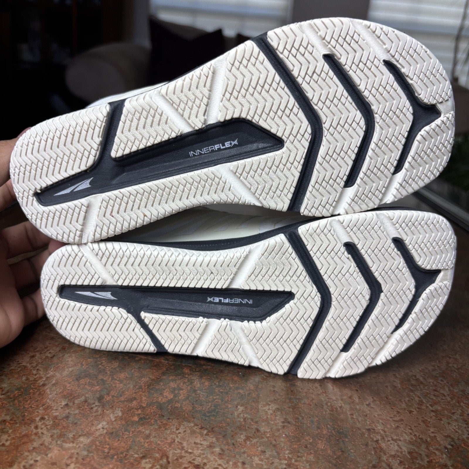 Altra Solstice XT Shoes Men's Size 6 White Black Cross Training Running Sneakers