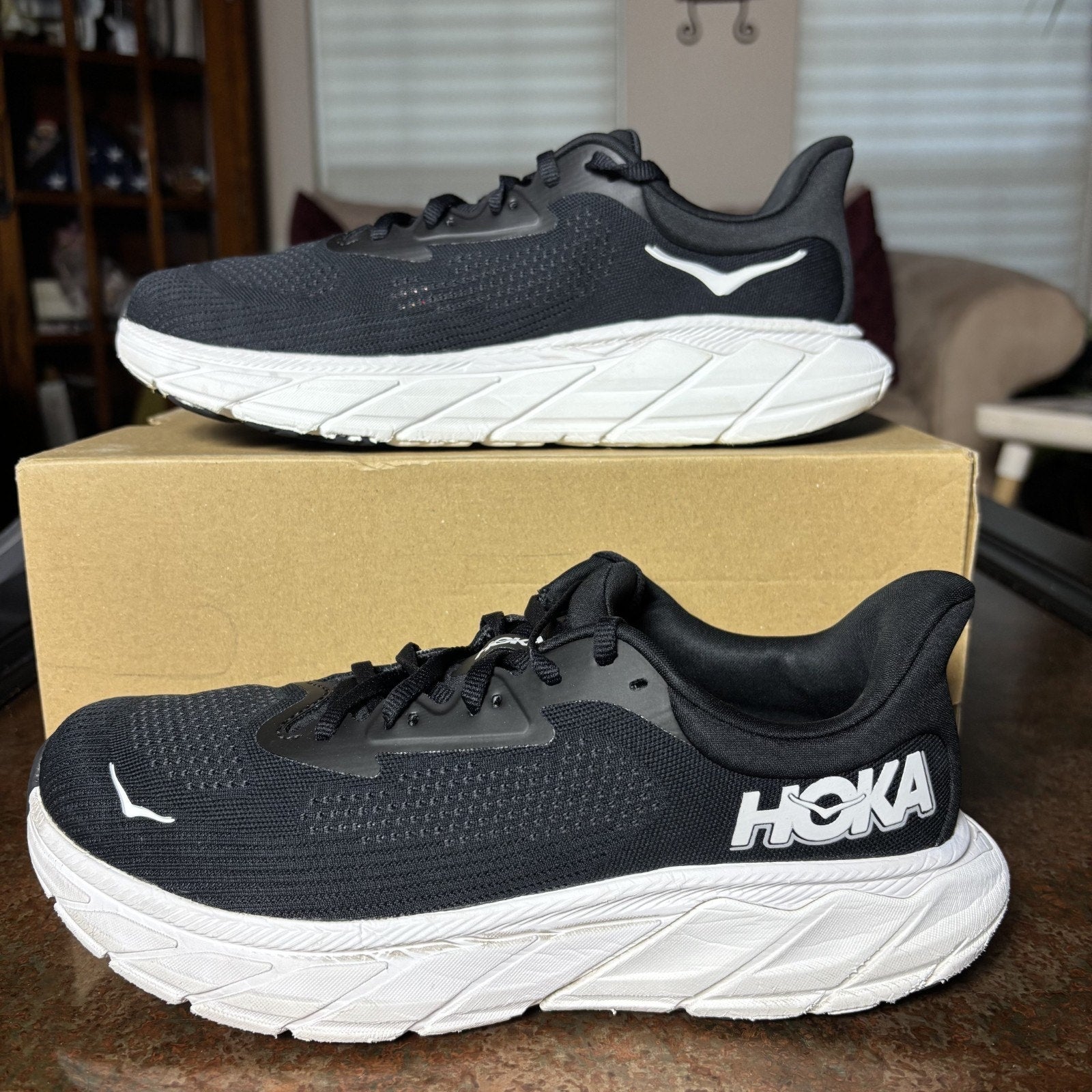 Hoka One One Arahi 7 Womens 9D Wide Black White Running Athletic Stability Shoes