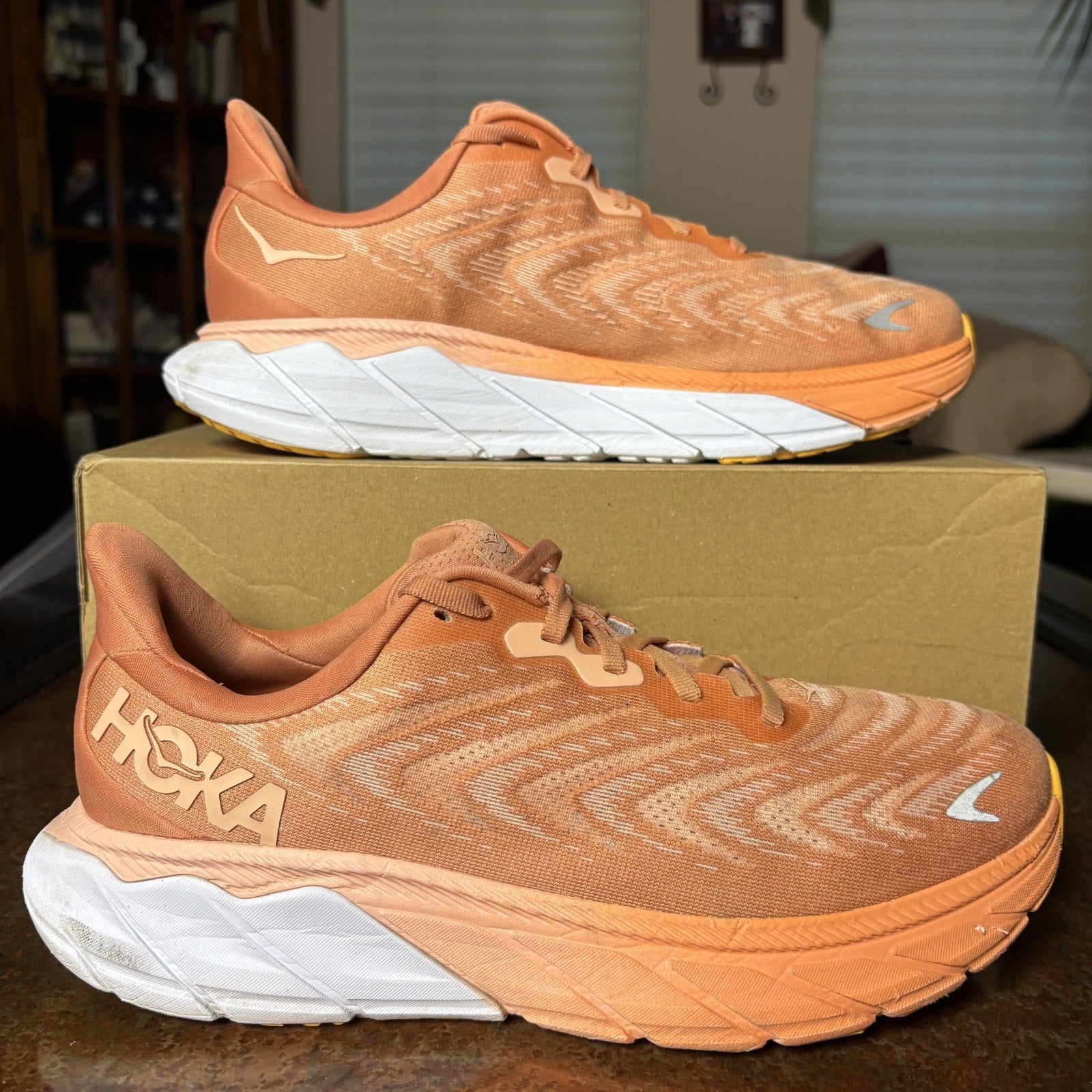 Hoka One One Arahi 6 Shoes Womens 10.5 Orange Road Running Comfort Stability Gym