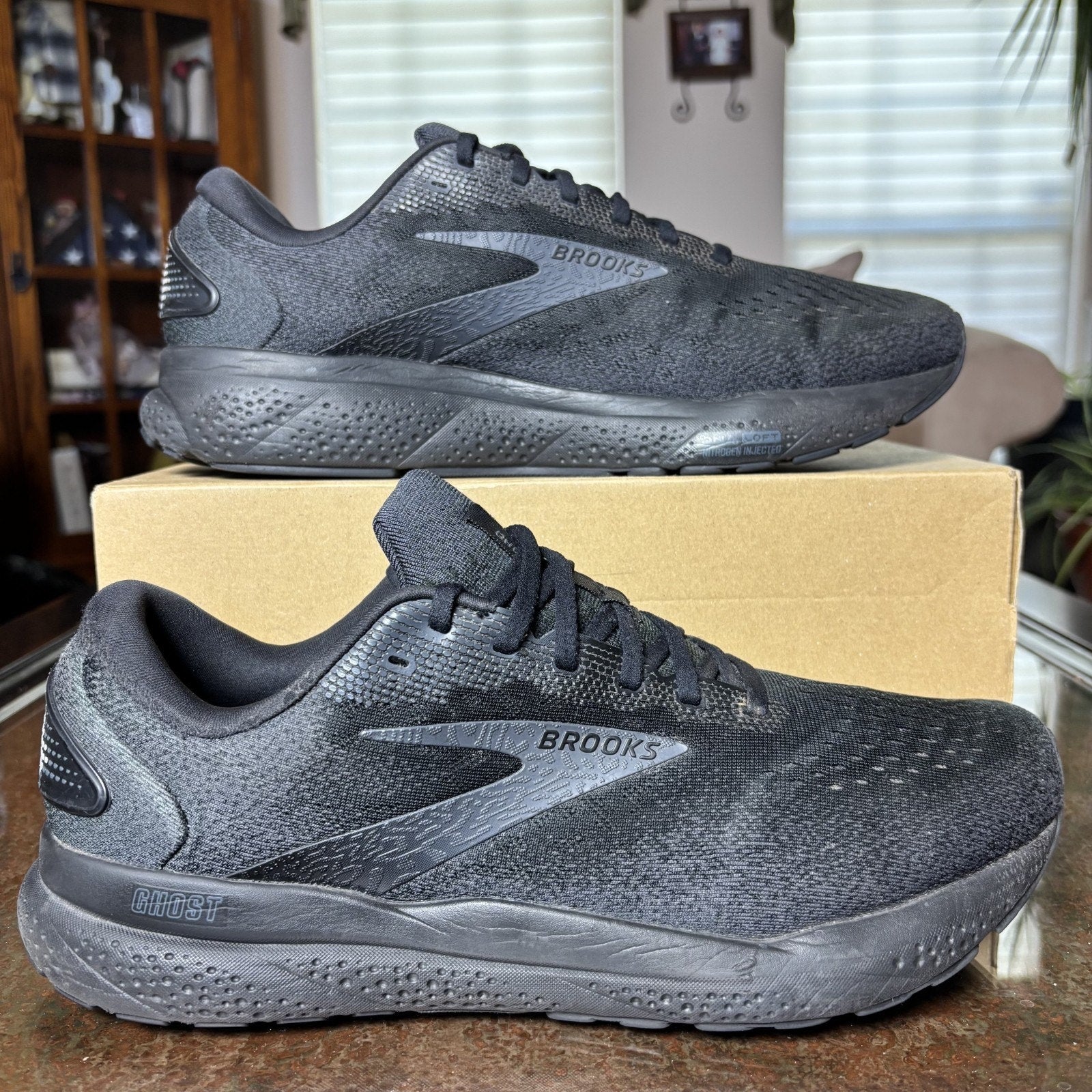 Brooks Ghost 16 Shoes Mens Size 11.5 2E Wide Black Road Running Comfort Sneakers