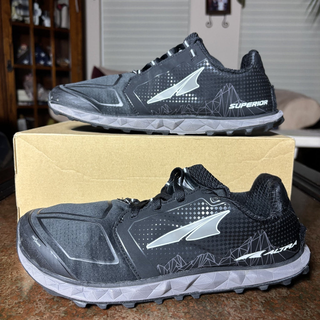 Altra Superior 4 Mens Size 10.5 Black Grey Trail Running Athletic Shoes Sneakers