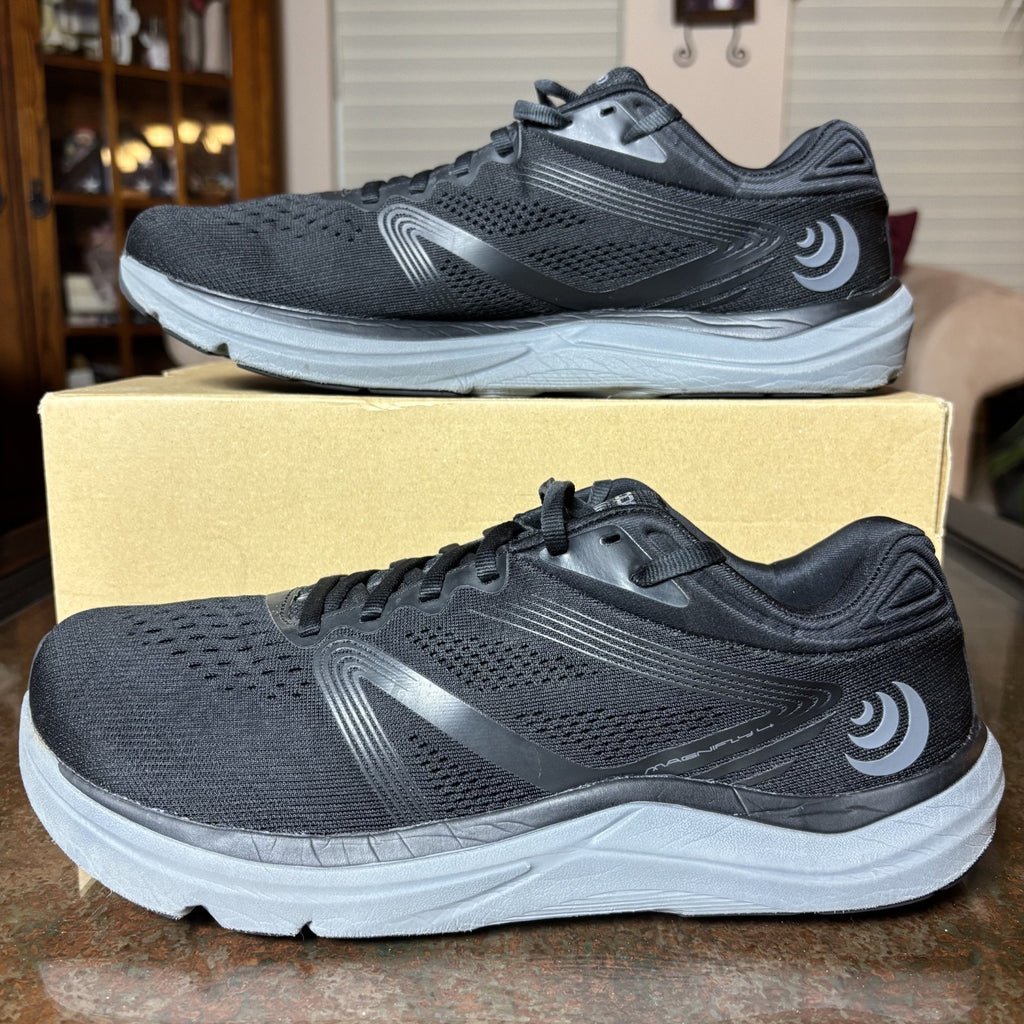 Topo Athletic Magnifly 4 Shoes Men's 10.5 Black Road Running Zero Drop Sneakers
