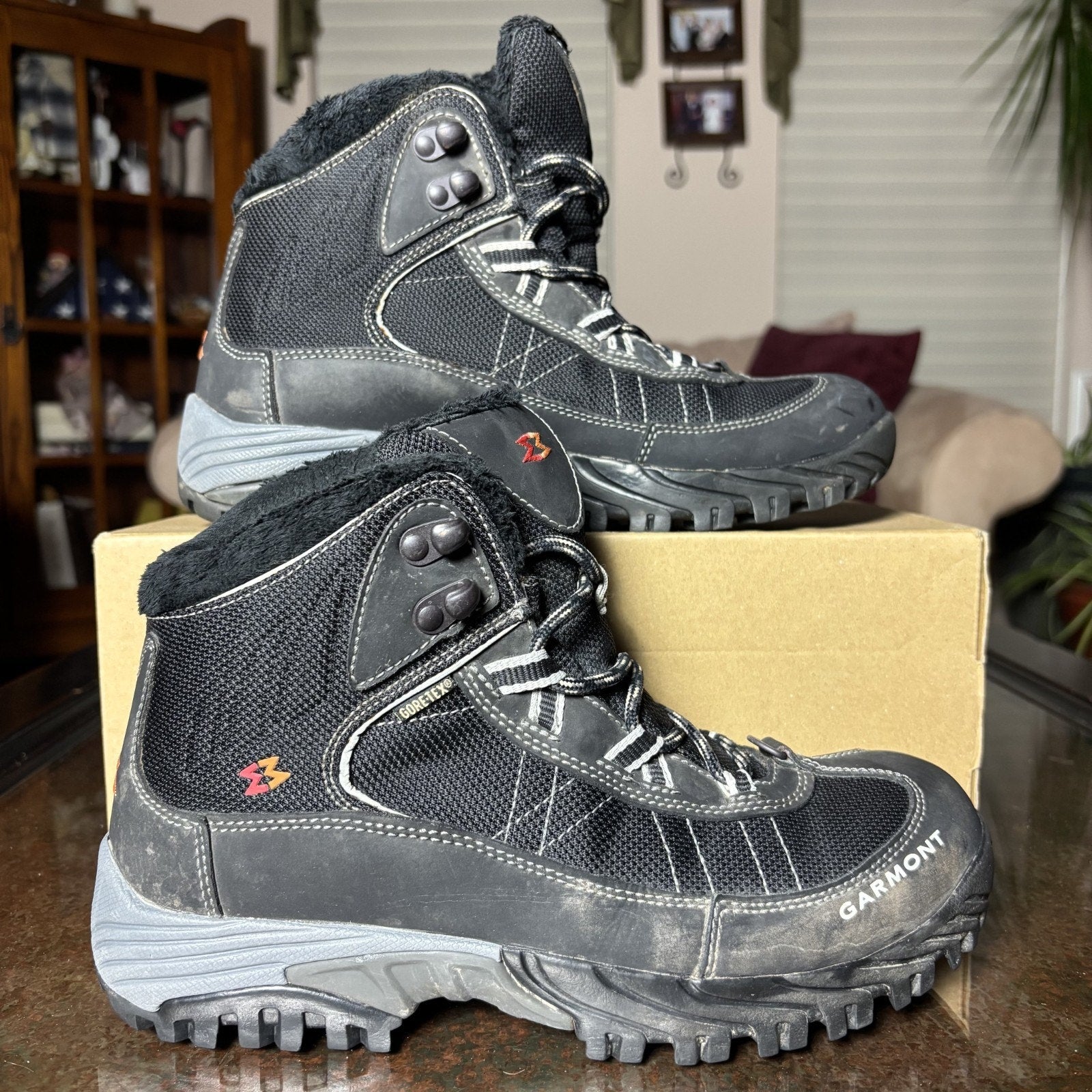 Garmont Momentum Snow Mid GTX Hiking Boots Womens 8.5 Black Insulated Waterproof