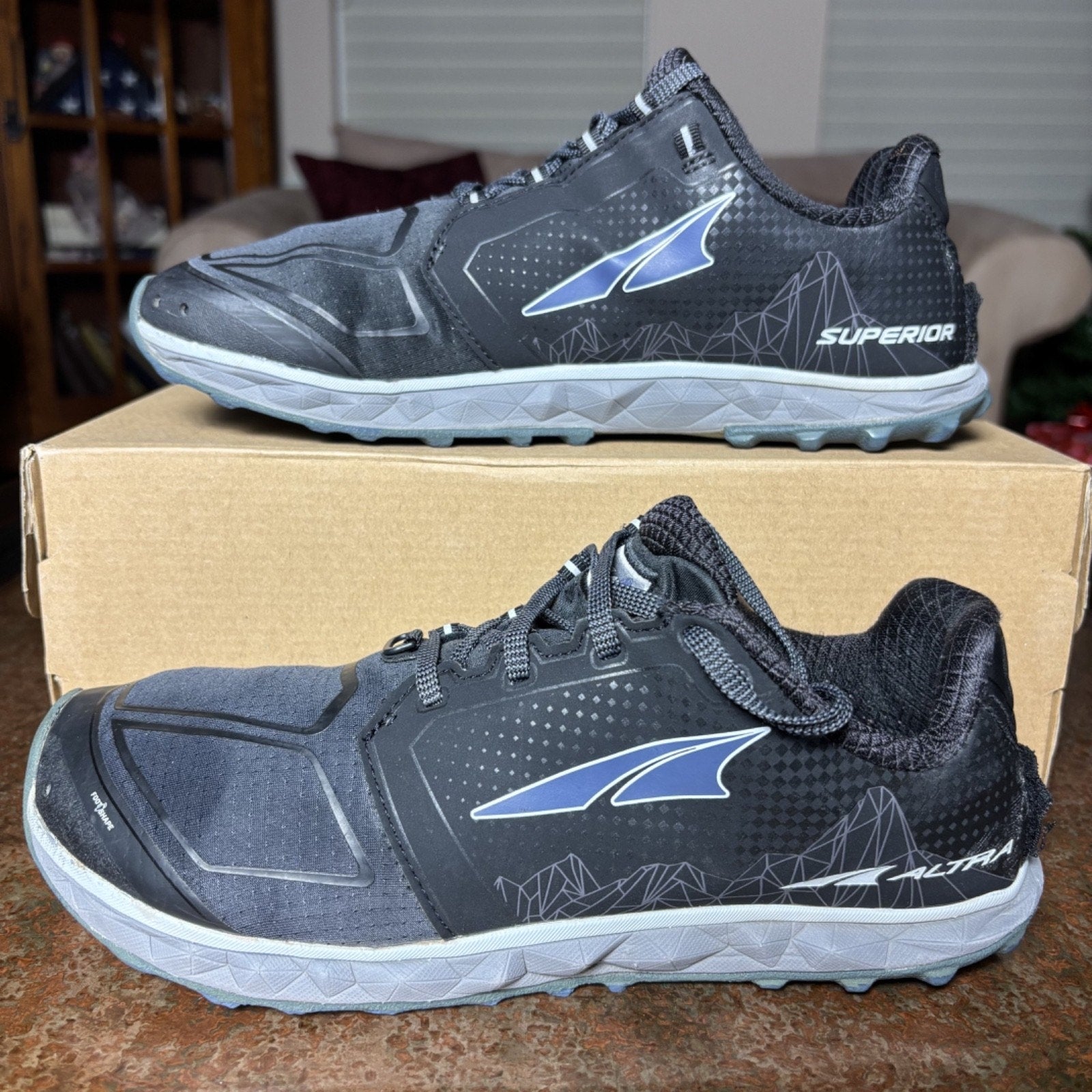 Altra Superior 4 Shoes Womens Size 9 Black Trail Hiking Running Outdoor Sneakers