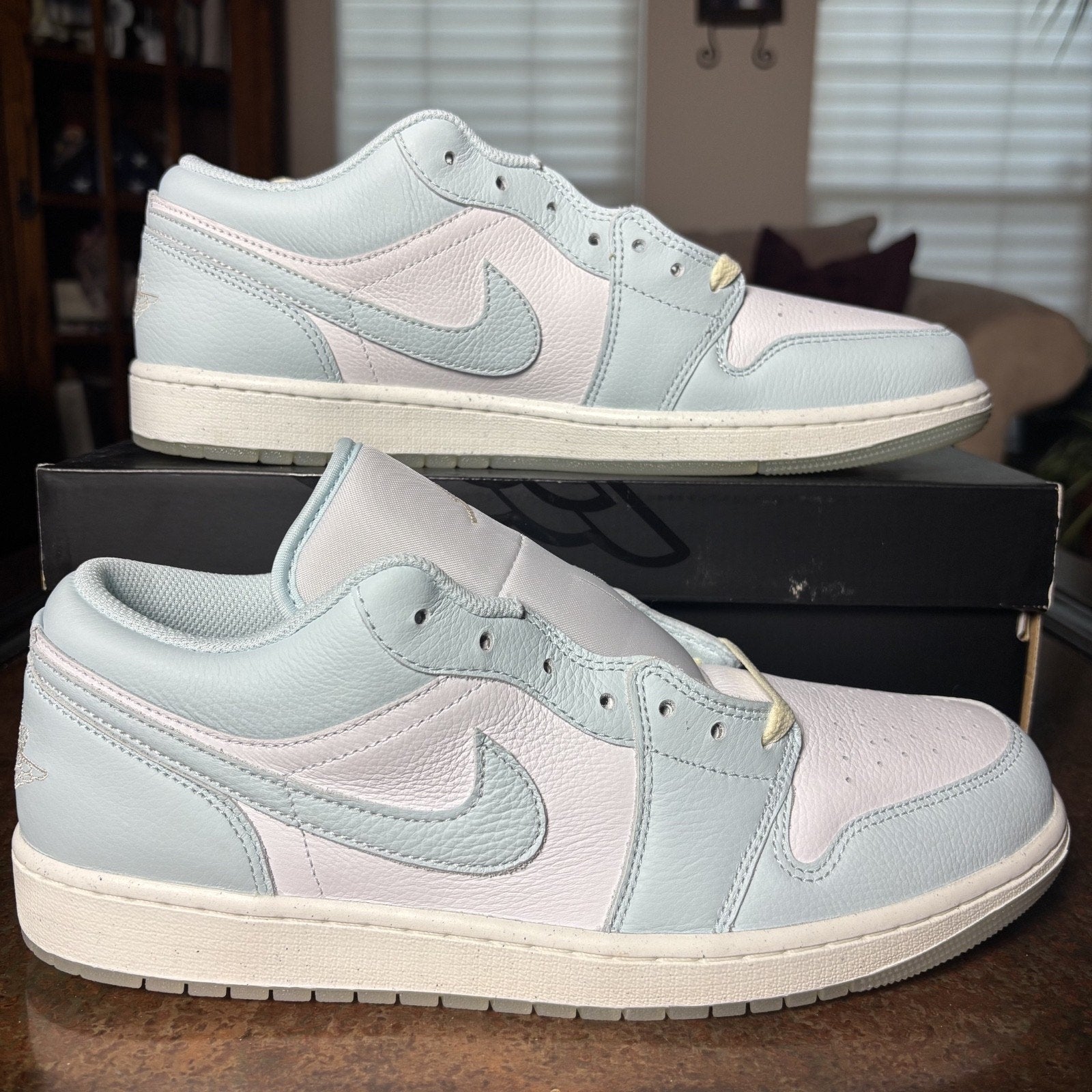 Nike Air Jordan 1 Low SE Sneakers Mens Size 12 Glacier Blue White Athletic Shoes