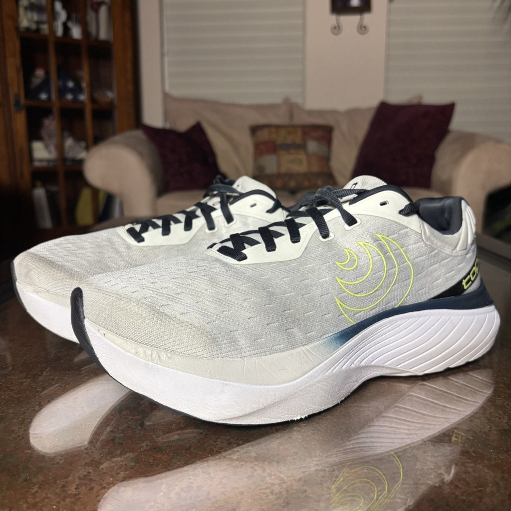 Topo Athletic Atmos Shoes Mens Size 10.5 Grey Road Running Cushioned Gym Sneaker