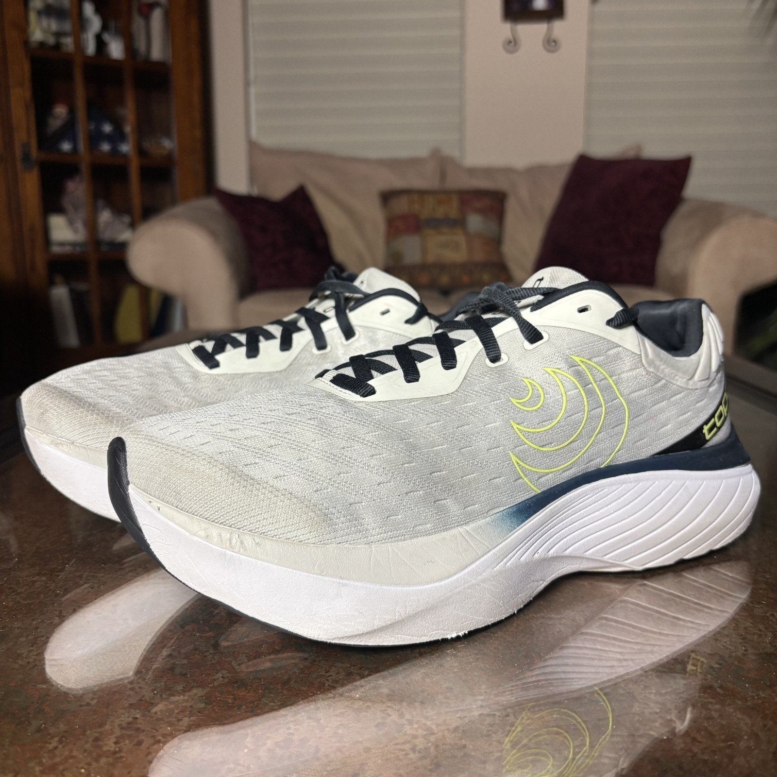 Topo Athletic Atmos Shoes Mens Size 10.5 Grey Road Running Cushioned Gym Sneaker