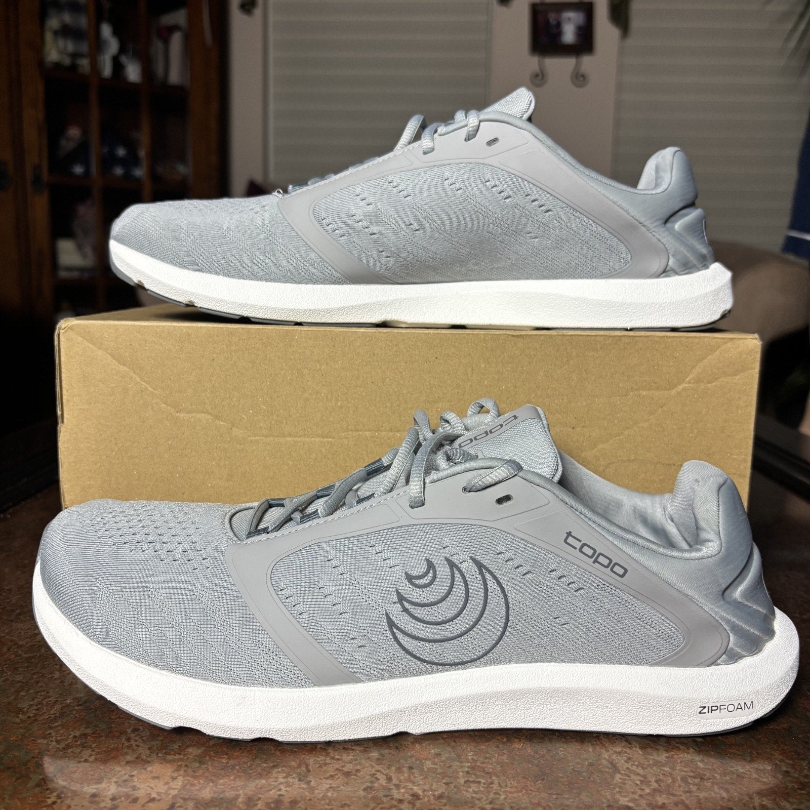 Topo Athletic ST 5 Shoes Mens 11.5 Grey White Lightweight Road Running Athletic