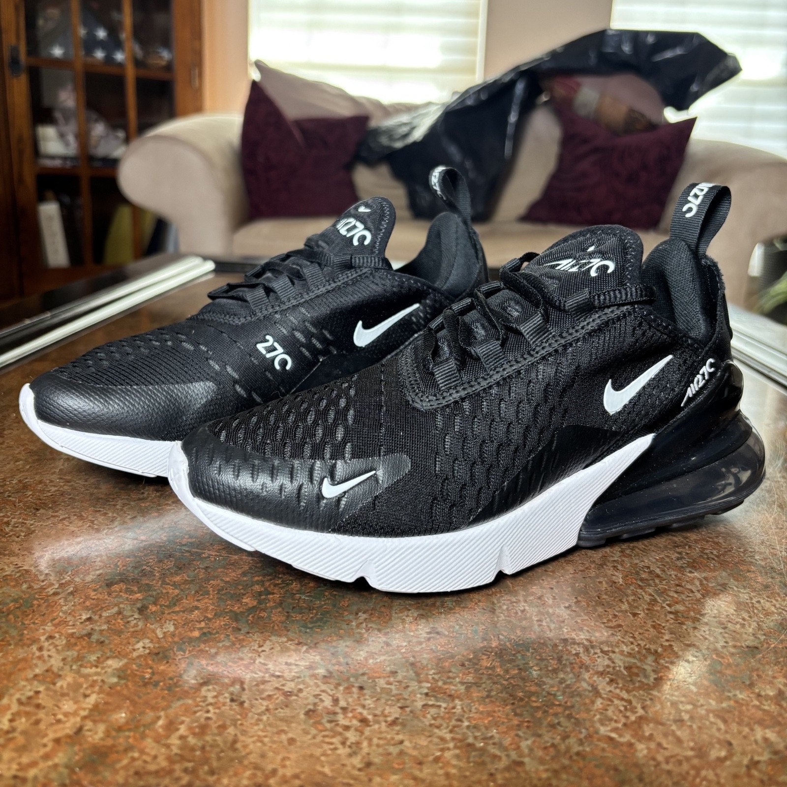 Nike Air Max 270 Shoes Womens Size 7 Black White Athletic Lifestyle Sneakers NEW