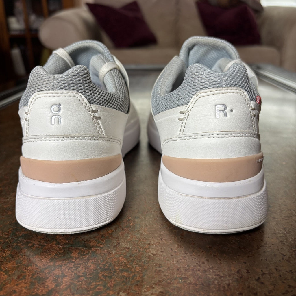 On The Roger Advantage Tennis Shoes Womens Size 8 White Lifestyle Cloud Sneakers