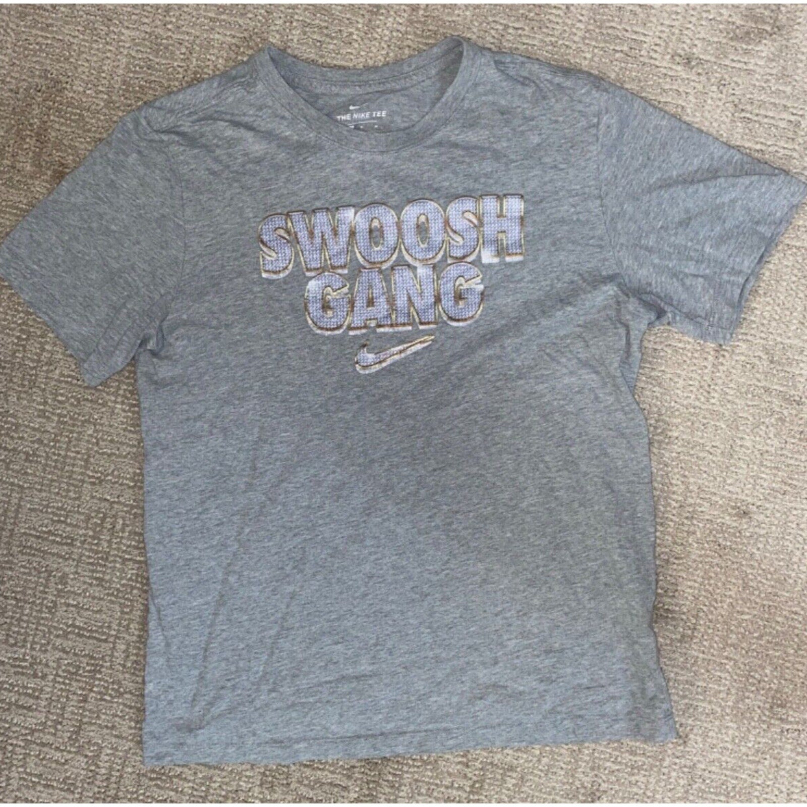 Nike Tee Shirt Mens Medium Gray Bling Swoosh Gang Logo Short Sleeve Crew Neck