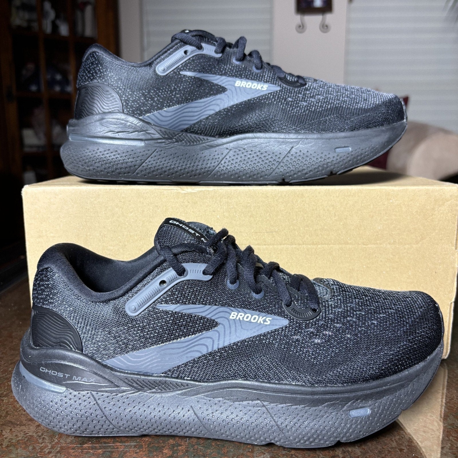 Brooks Ghost Max Shoes Women's Size 8 D Wide Black Road Running Comfort Sneakers