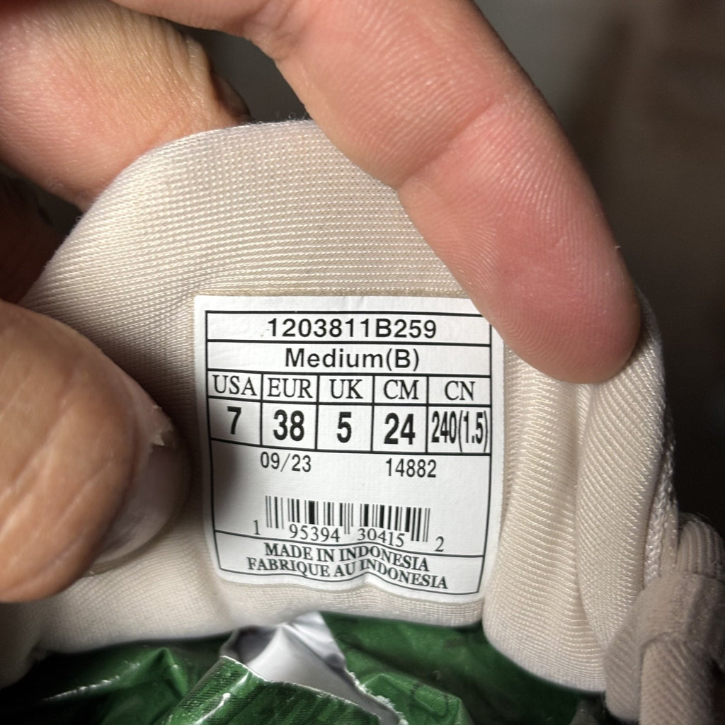 Brooks Adrenaline GTS 23 Shoes Womens Size 7 Beige Road Running Athletic Sneaker