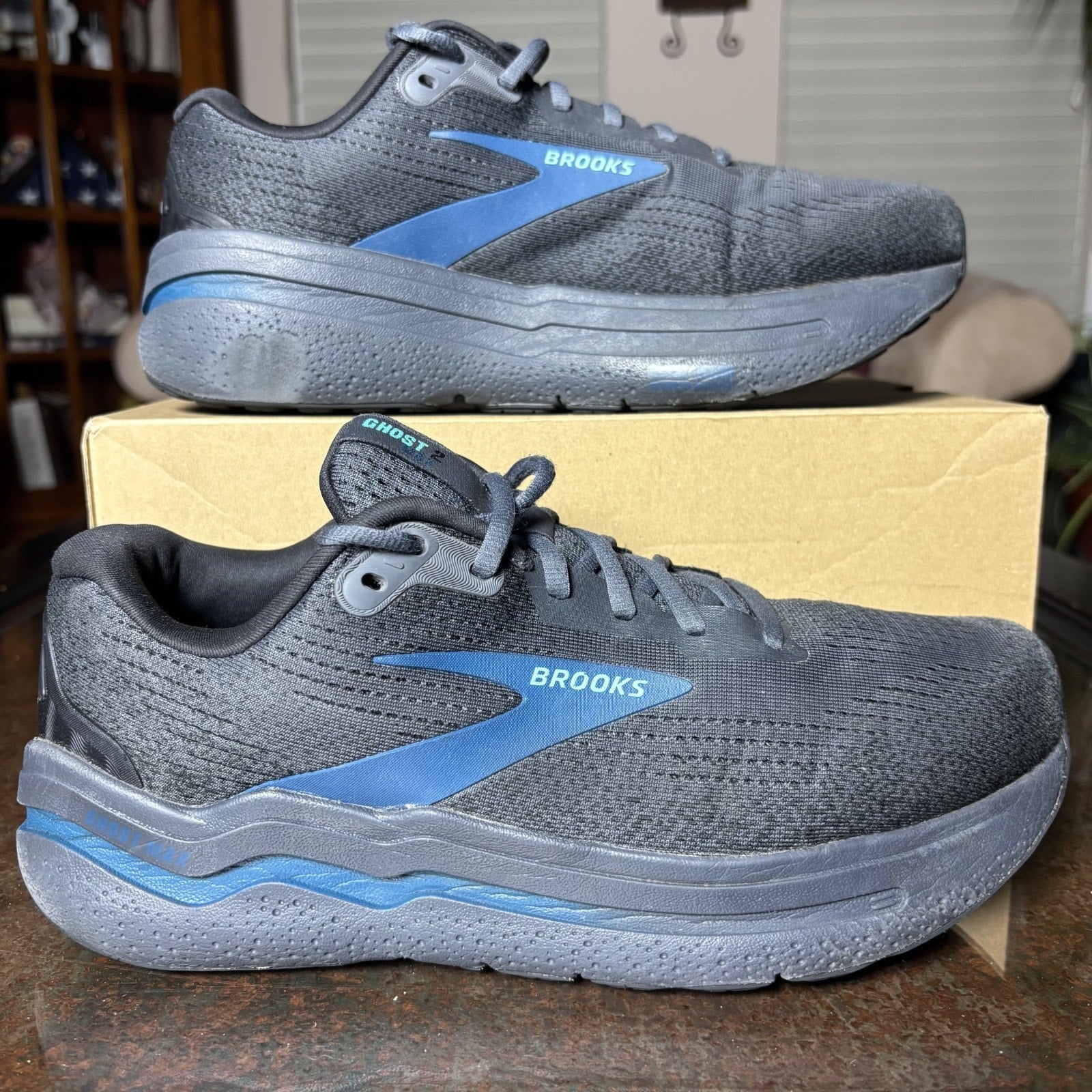 Brooks Ghost Max 2 Shoes Mens 10 4E Wide Black Blue Athletic Running Sneakers