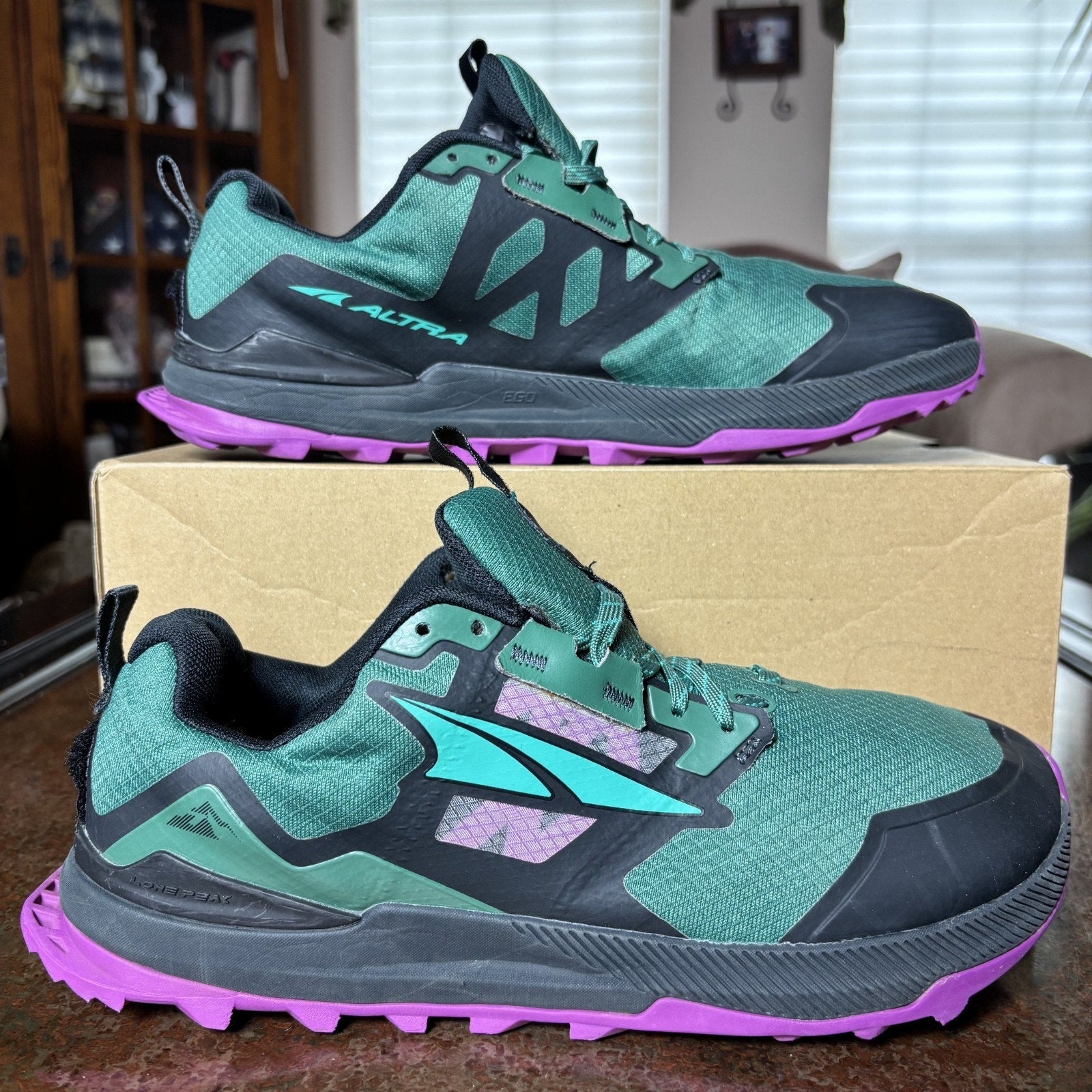Altra Lone Peak 7 Mens 9.5 Green Purple Trail Running Athletic Outdoor Gym Shoes