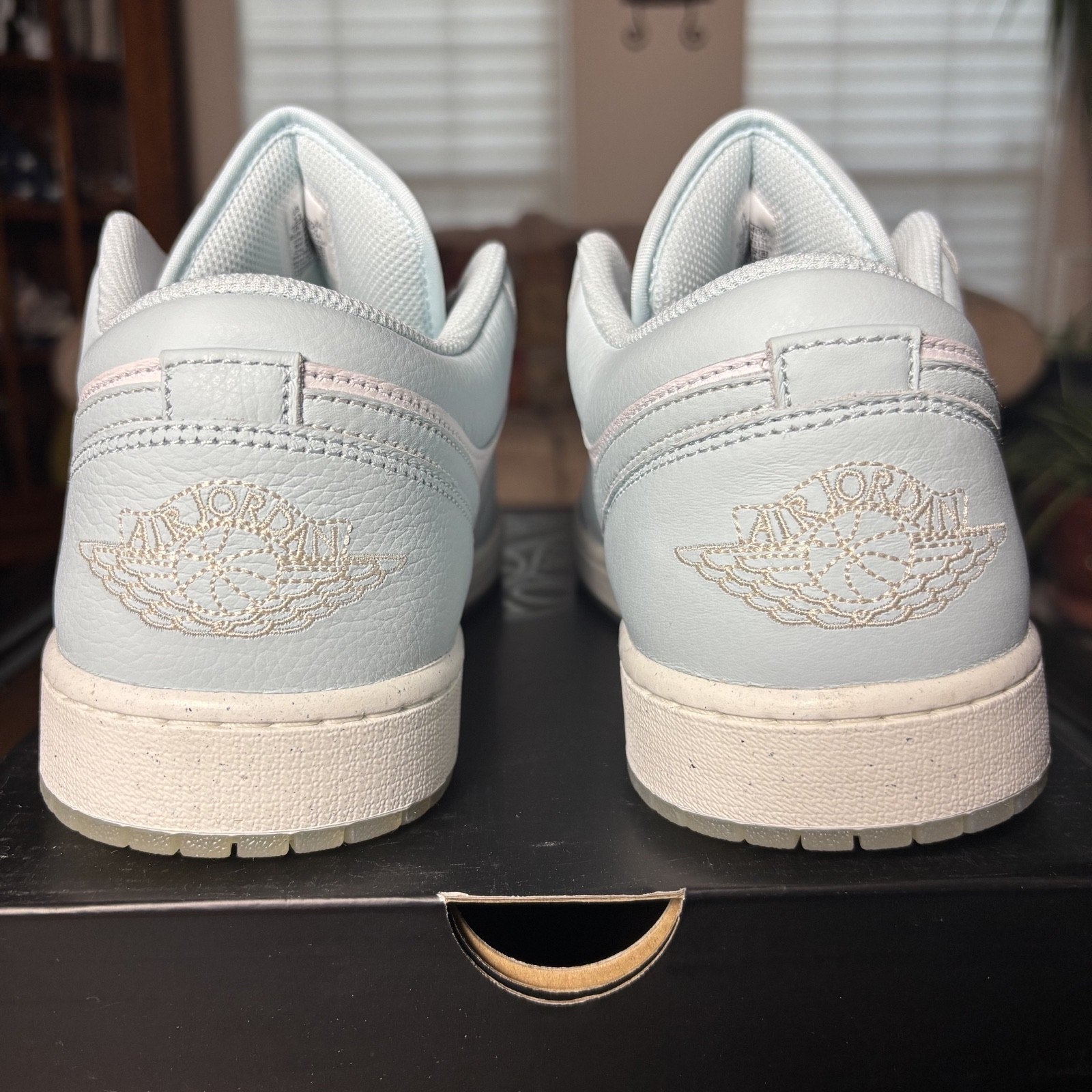 Nike Air Jordan 1 Low SE Sneakers Mens Size 12 Glacier Blue White Athletic Shoes